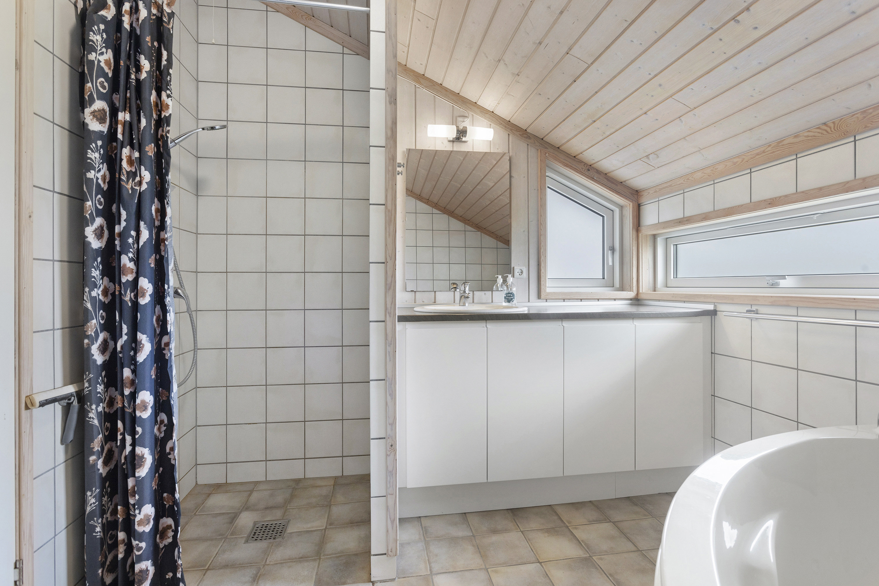 Fremhævet badeværelse billede i fuldskærmstilstand. Billede af Aaensvej 37, Bratten, 9981 Jerup