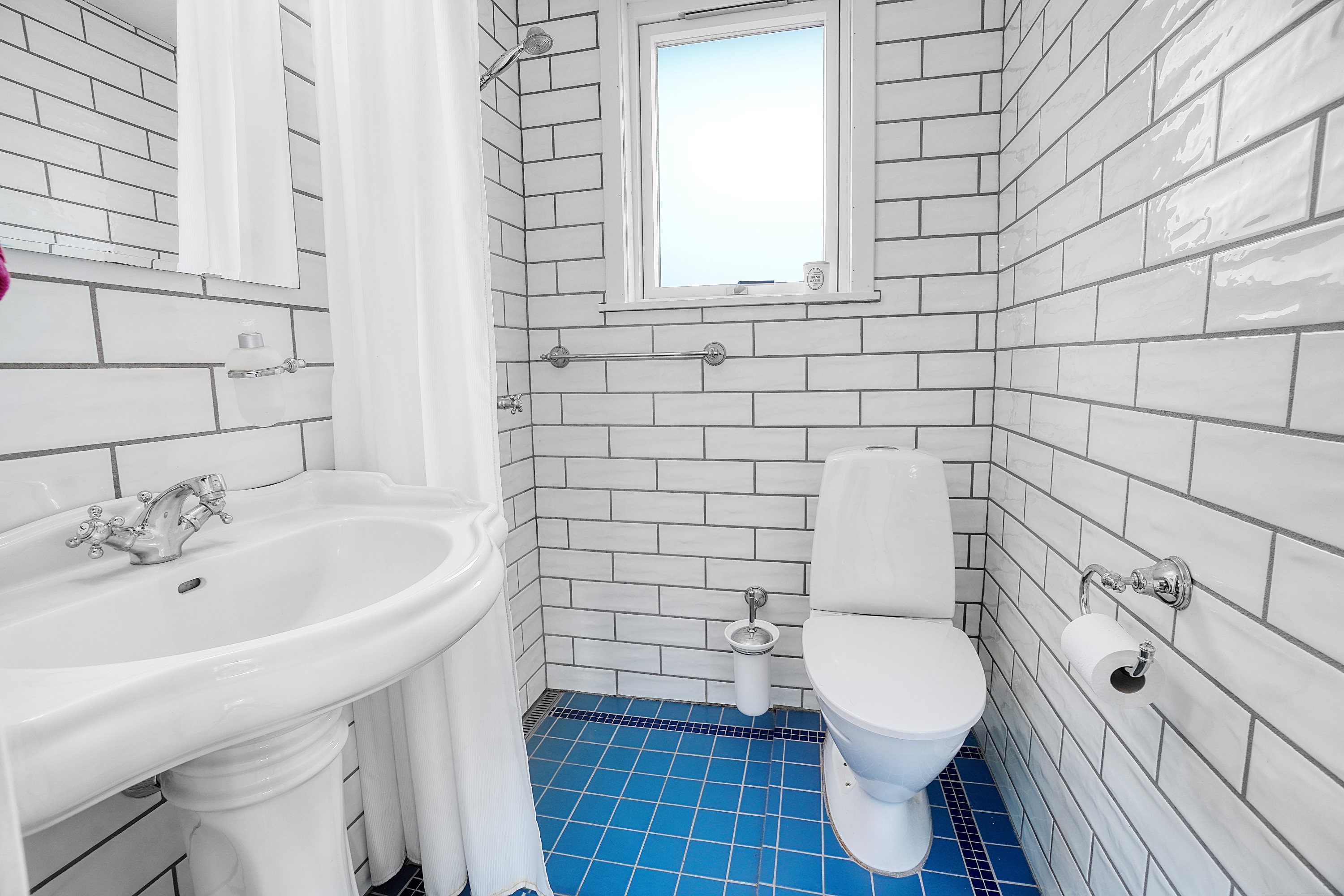 Fremhævet badeværelse billede i fuldskærmstilstand. Billede af Skovåsen 25, 3250 Gilleleje