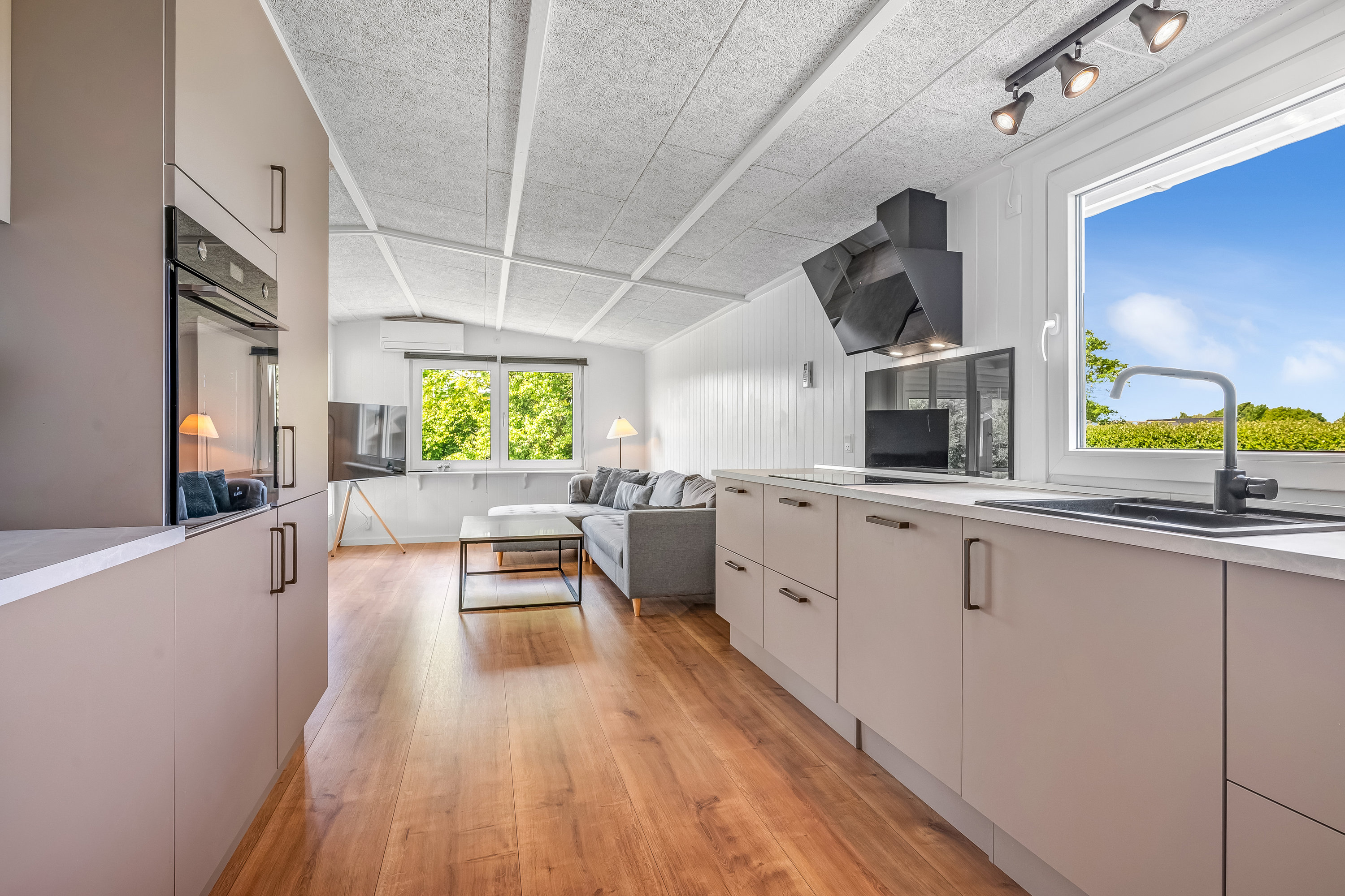 Fremhævet køkken billede i fuldskærmstilstand. Billede af Porsevej 14, Tørring, 7620 Lemvig