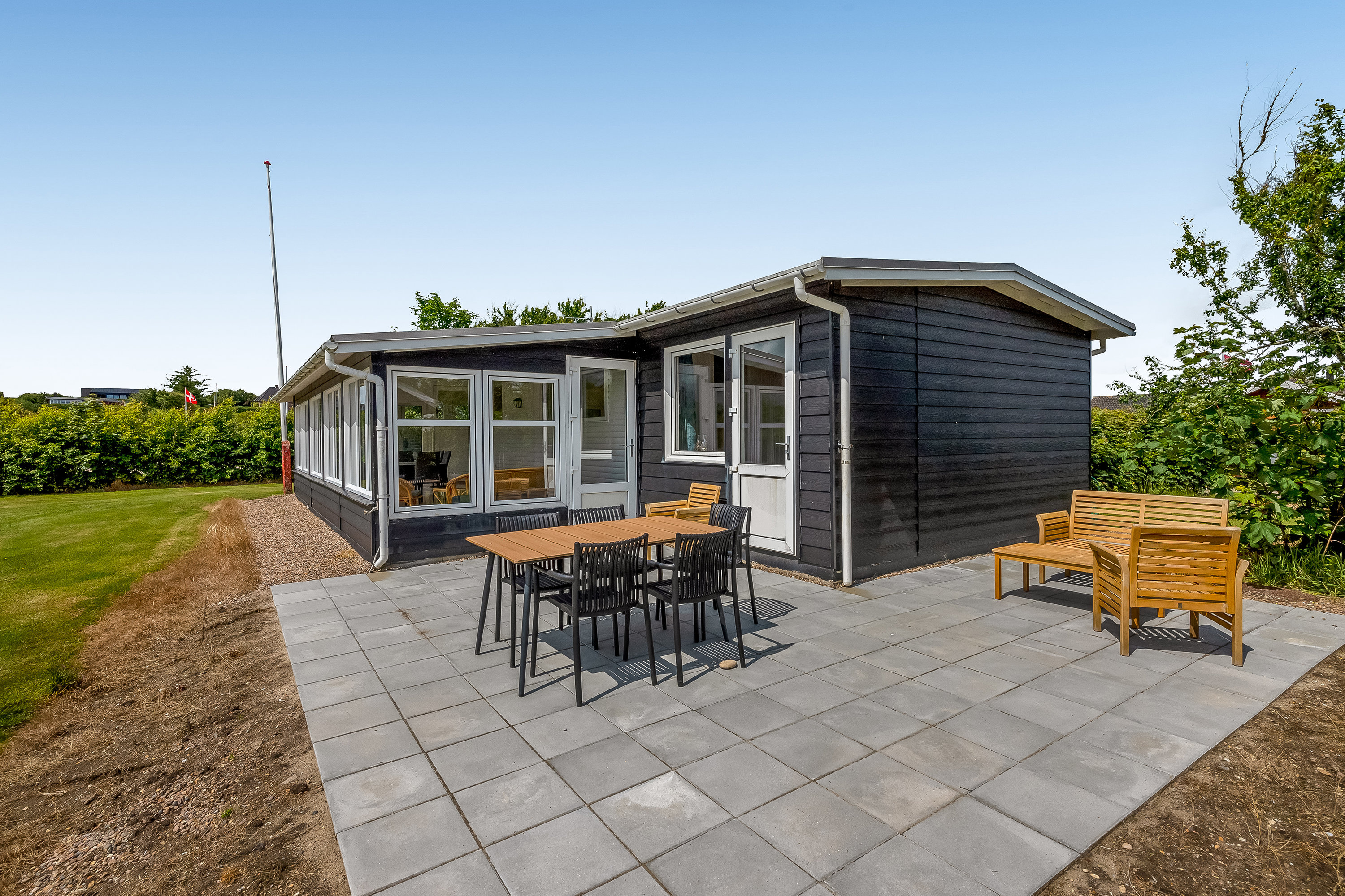 Fremhævet terrasse billede i fuldskærmstilstand. Billede af Porsevej 14, Tørring, 7620 Lemvig