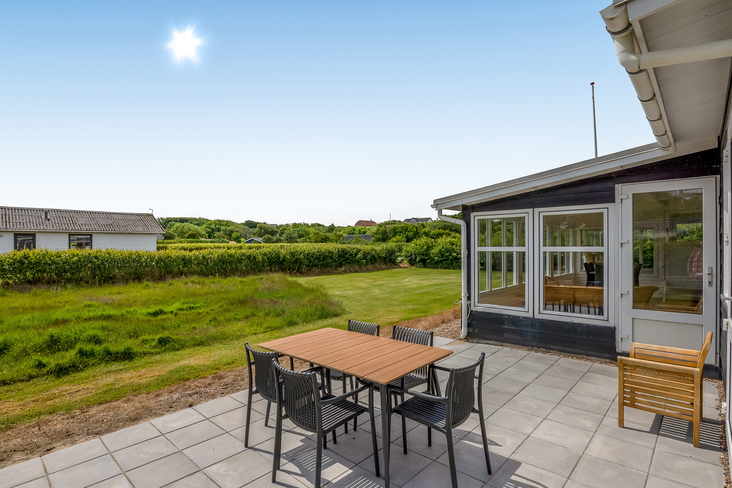 Fremhævet terrasse billede i fuldskærmstilstand. Billede af Porsevej 14, Tørring, 7620 Lemvig