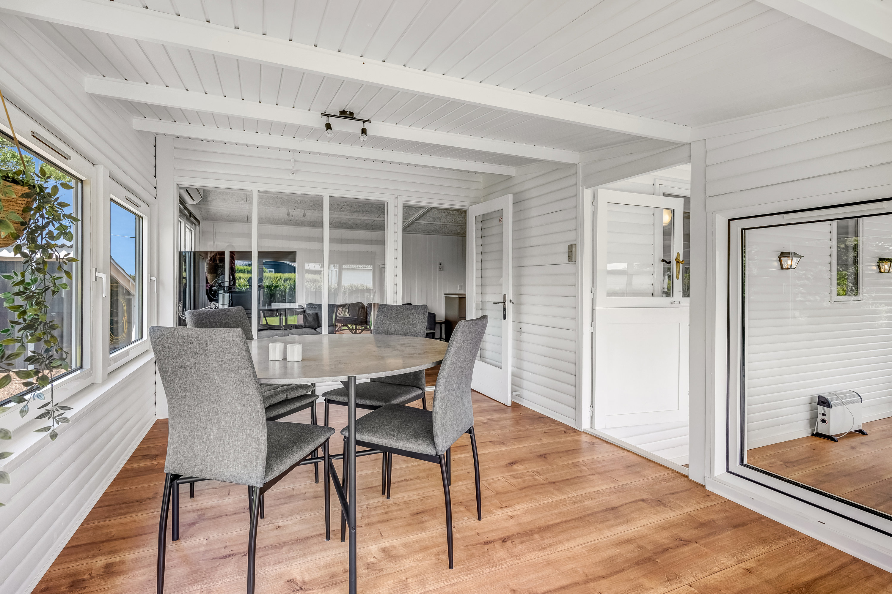 Fremhævet udestue billede i fuldskærmstilstand. Billede af Porsevej 14, Tørring, 7620 Lemvig