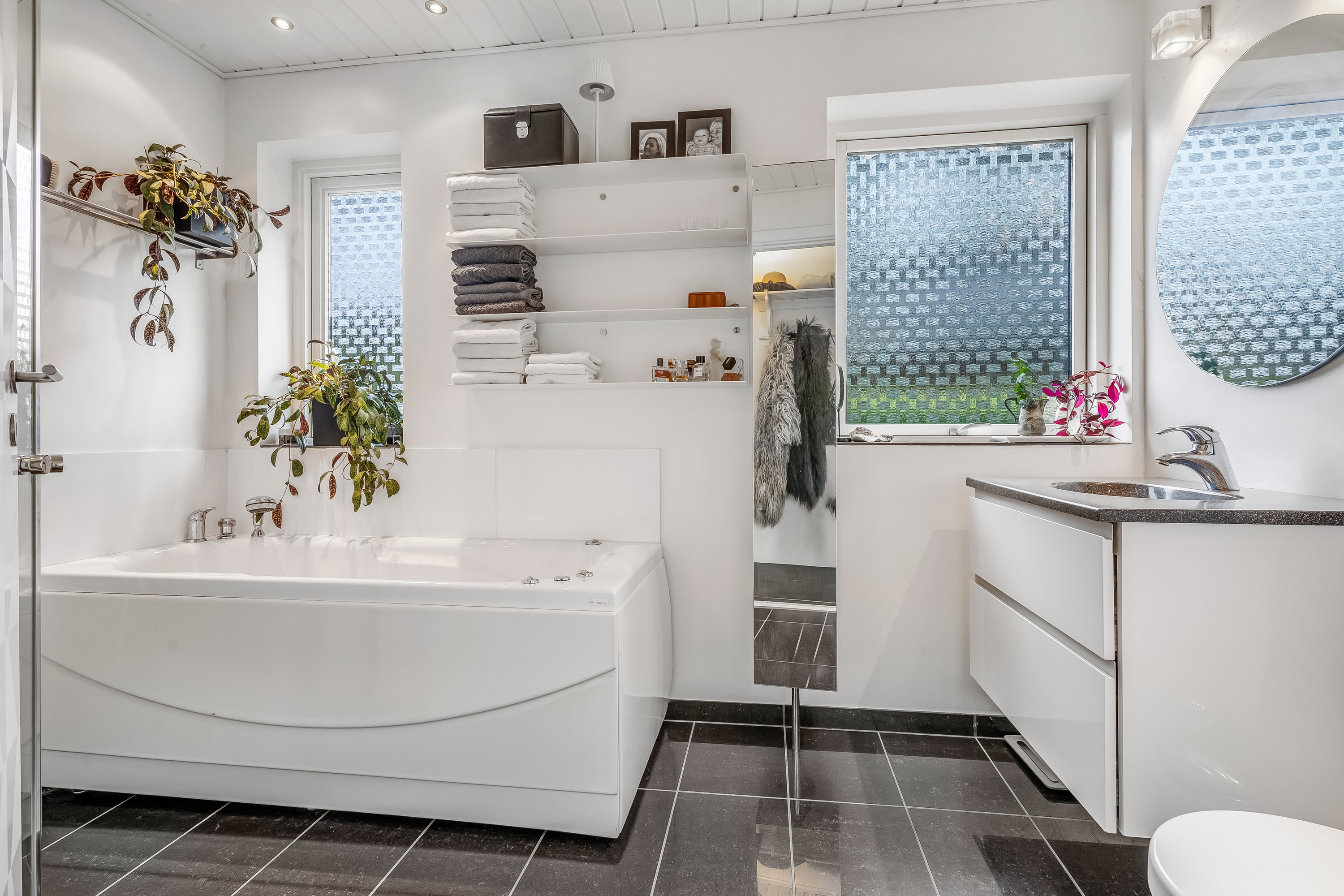 Fremhævet badeværelse billede i fuldskærmstilstand. Billede af Niels Kjeldsens Vej 36, 7500 Holstebro