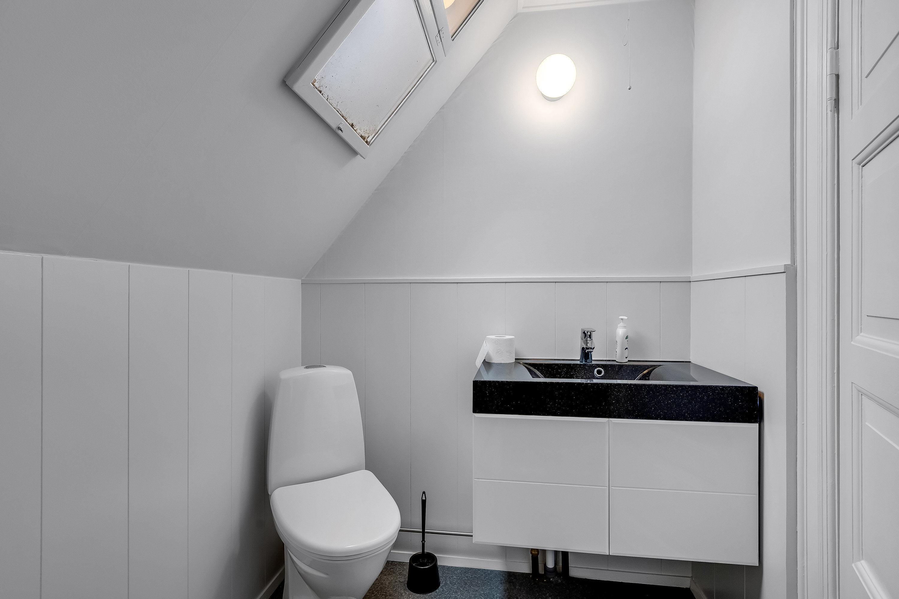 Fremhævet badeværelse billede i fuldskærmstilstand. Billede af Hovedgaden 49, Nordby, 6720 Fanø