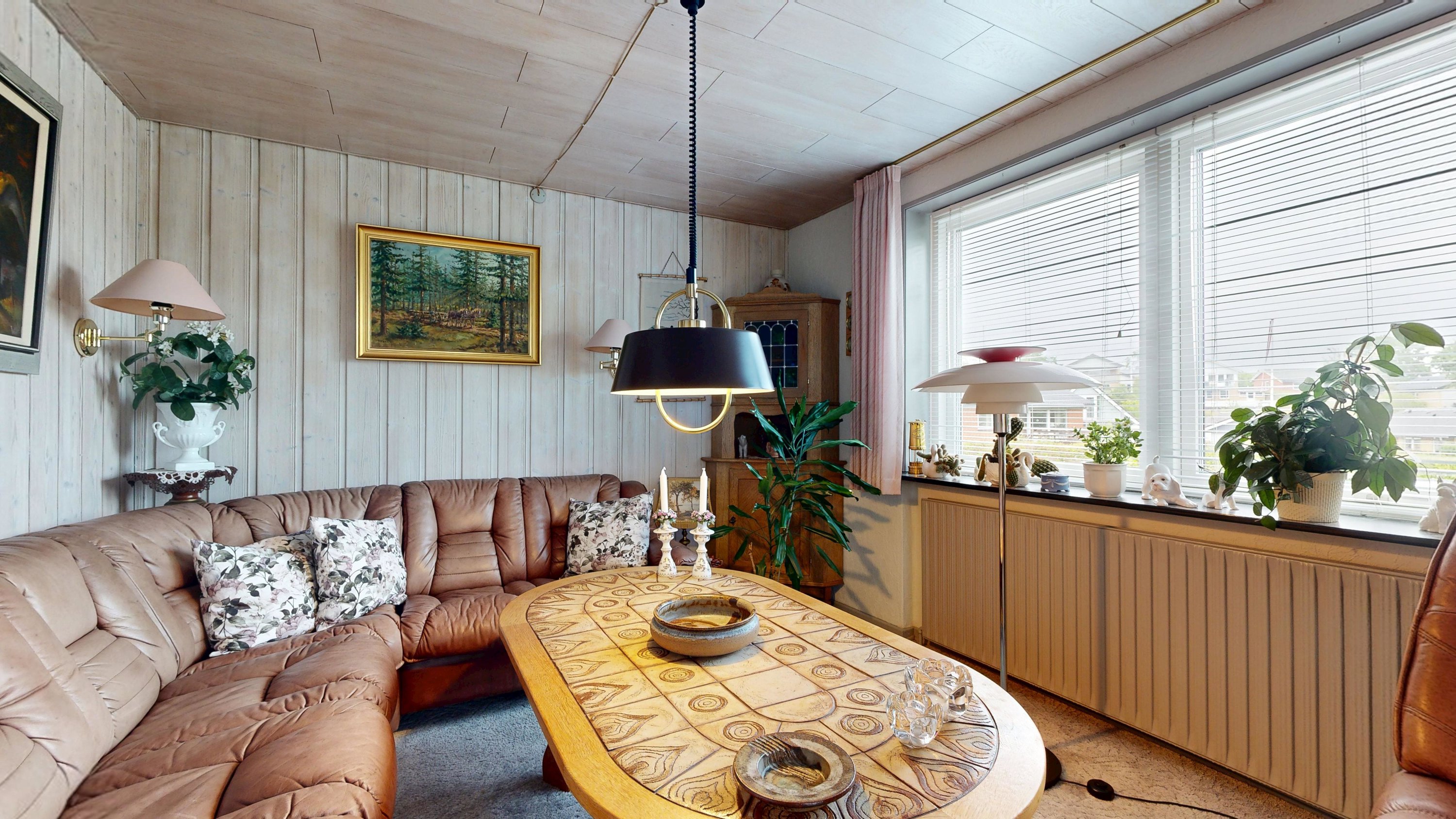 Fremhævet stue billede i fuldskærmstilstand. Billede af Solvænget 12, 8660 Skanderborg