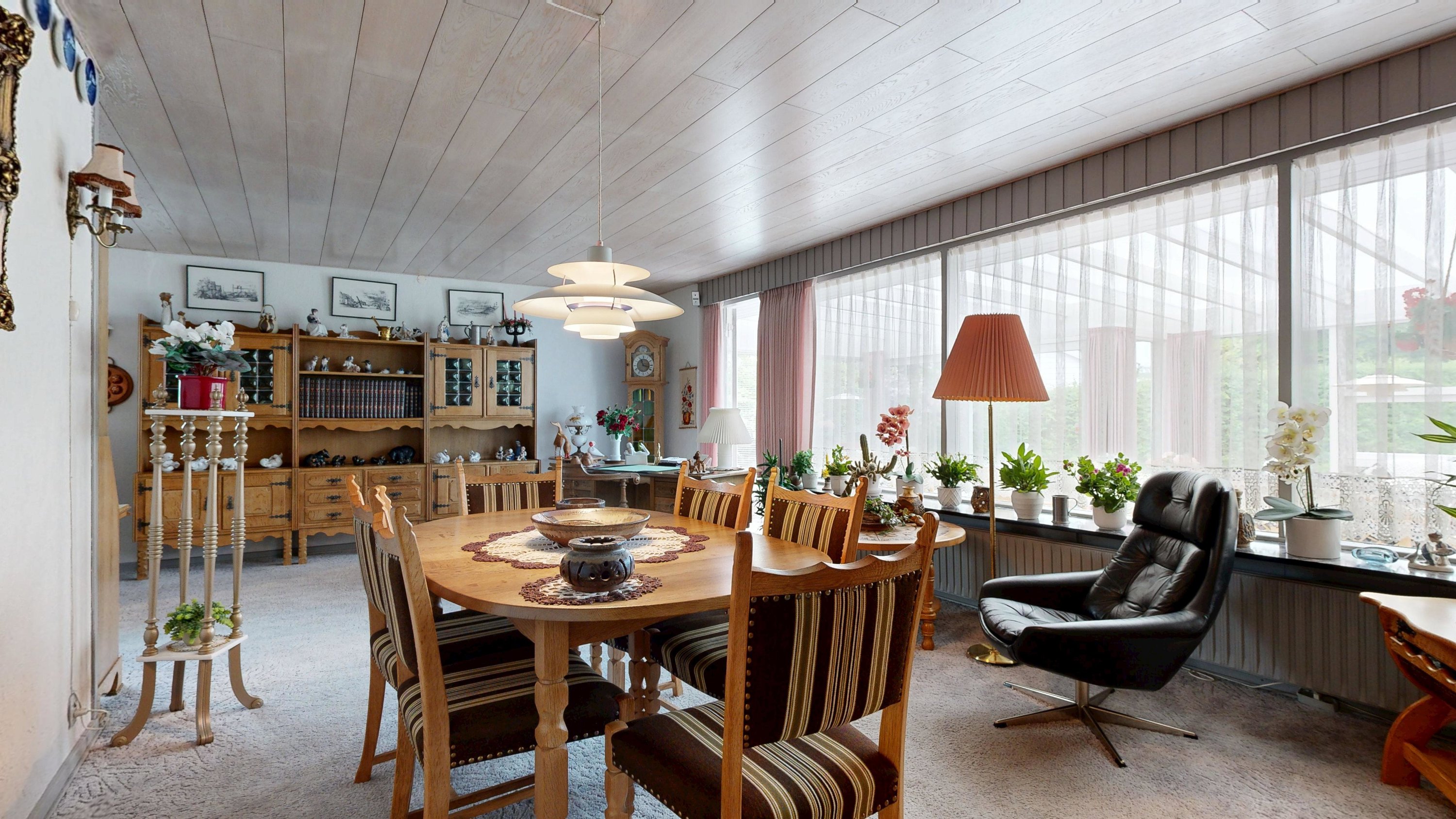 Fremhævet stue billede i fuldskærmstilstand. Billede af Solvænget 12, 8660 Skanderborg