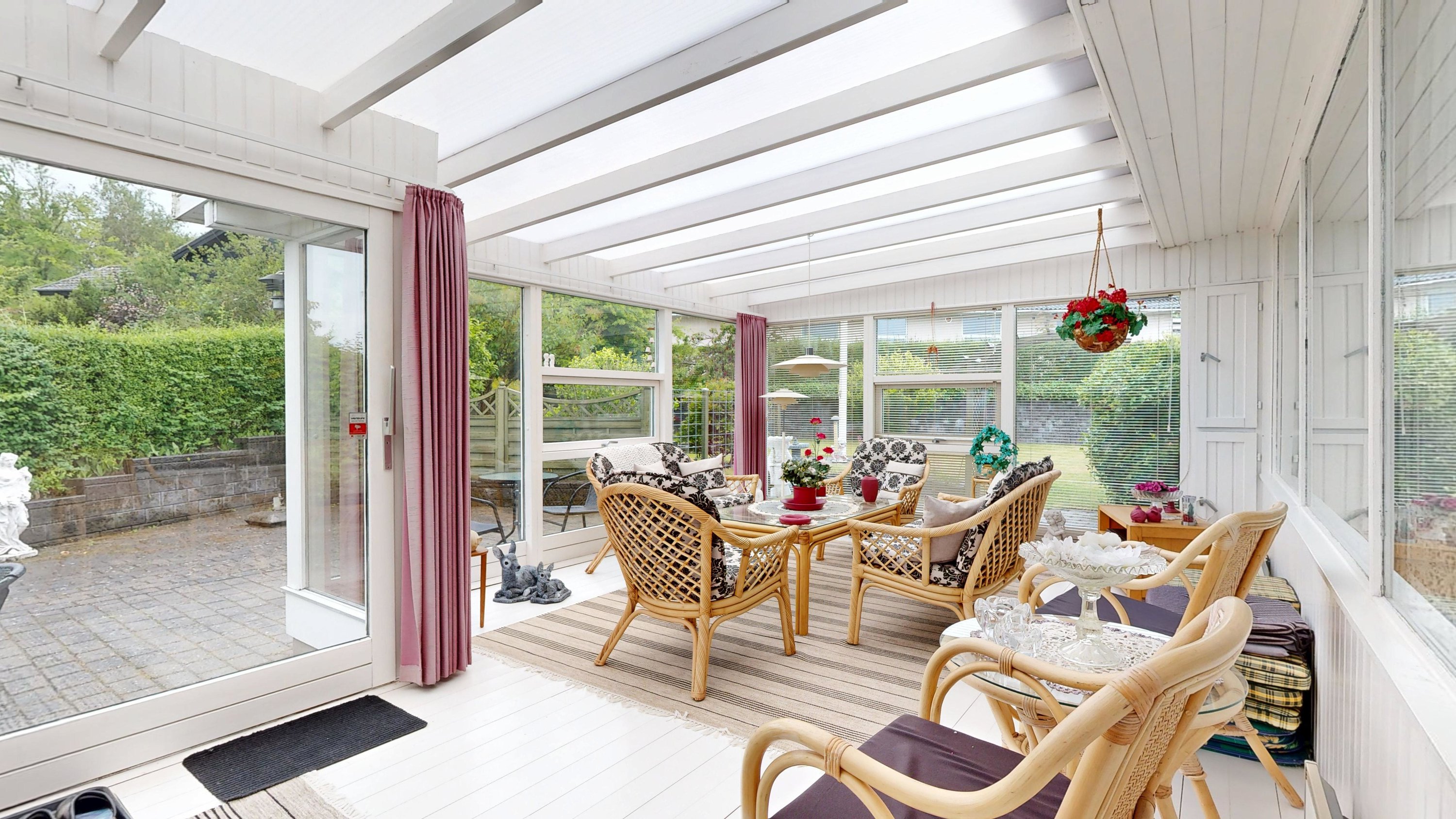 Fremhævet udestue billede i fuldskærmstilstand. Billede af Solvænget 12, 8660 Skanderborg