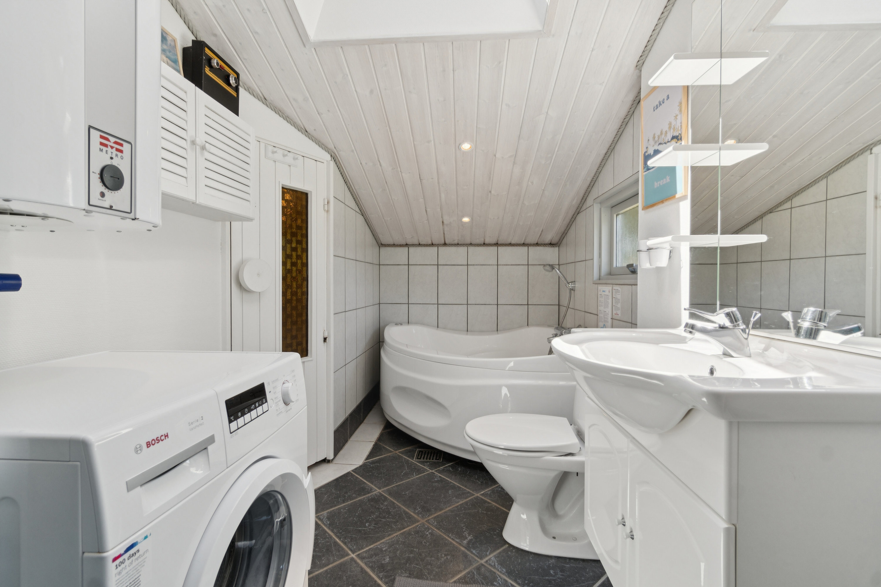 Fremhævet badeværelse billede i fuldskærmstilstand. Billede af Blåmunkevej 16, Vorupør, 7700 Thisted