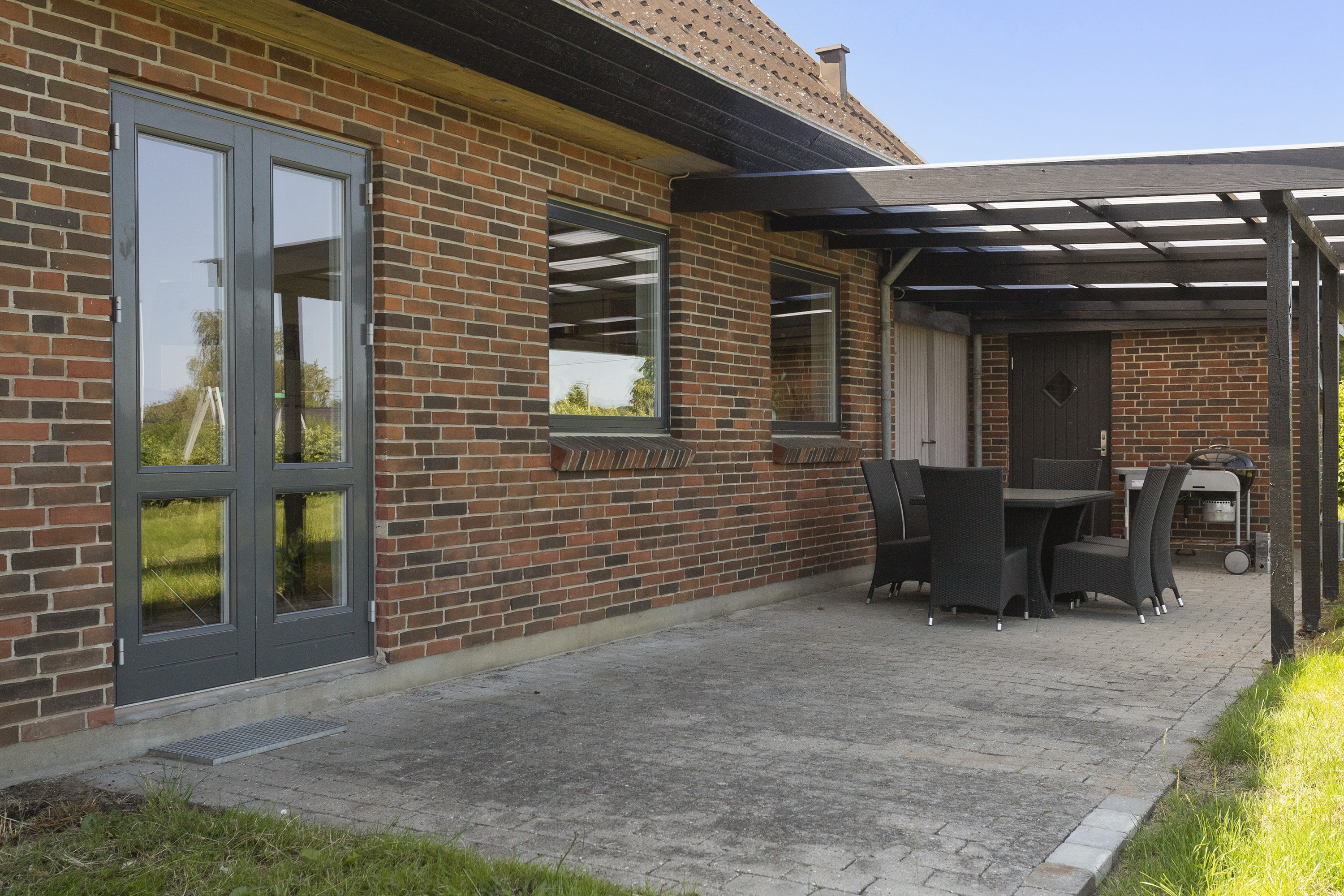 Fremhævet entré billede i fuldskærmstilstand. Billede af Nederbyvænget 136, Aastrup, 6100 Haderslev