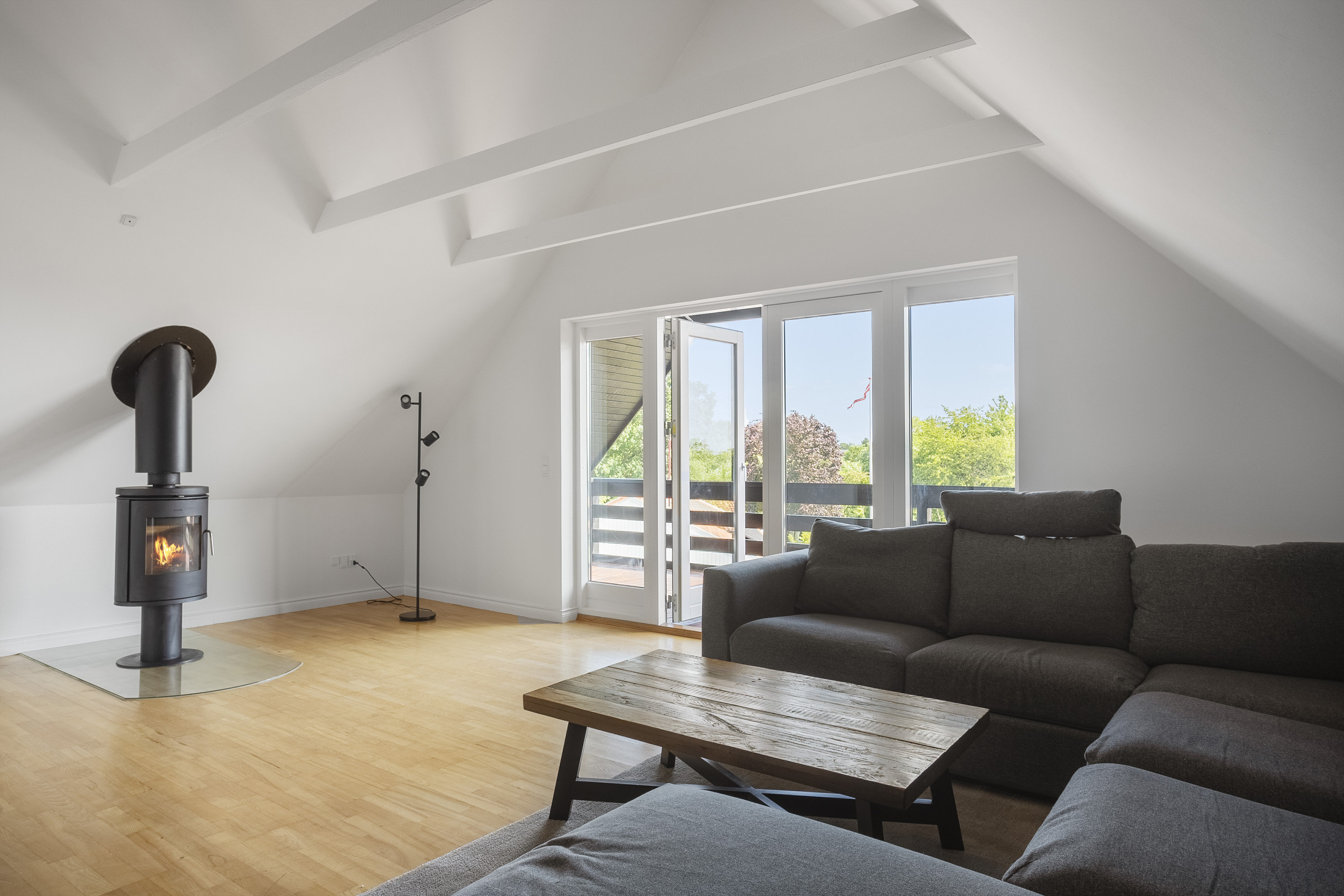 Fremhævet stue billede i fuldskærmstilstand. Billede af Nederbyvænget 136, Aastrup, 6100 Haderslev