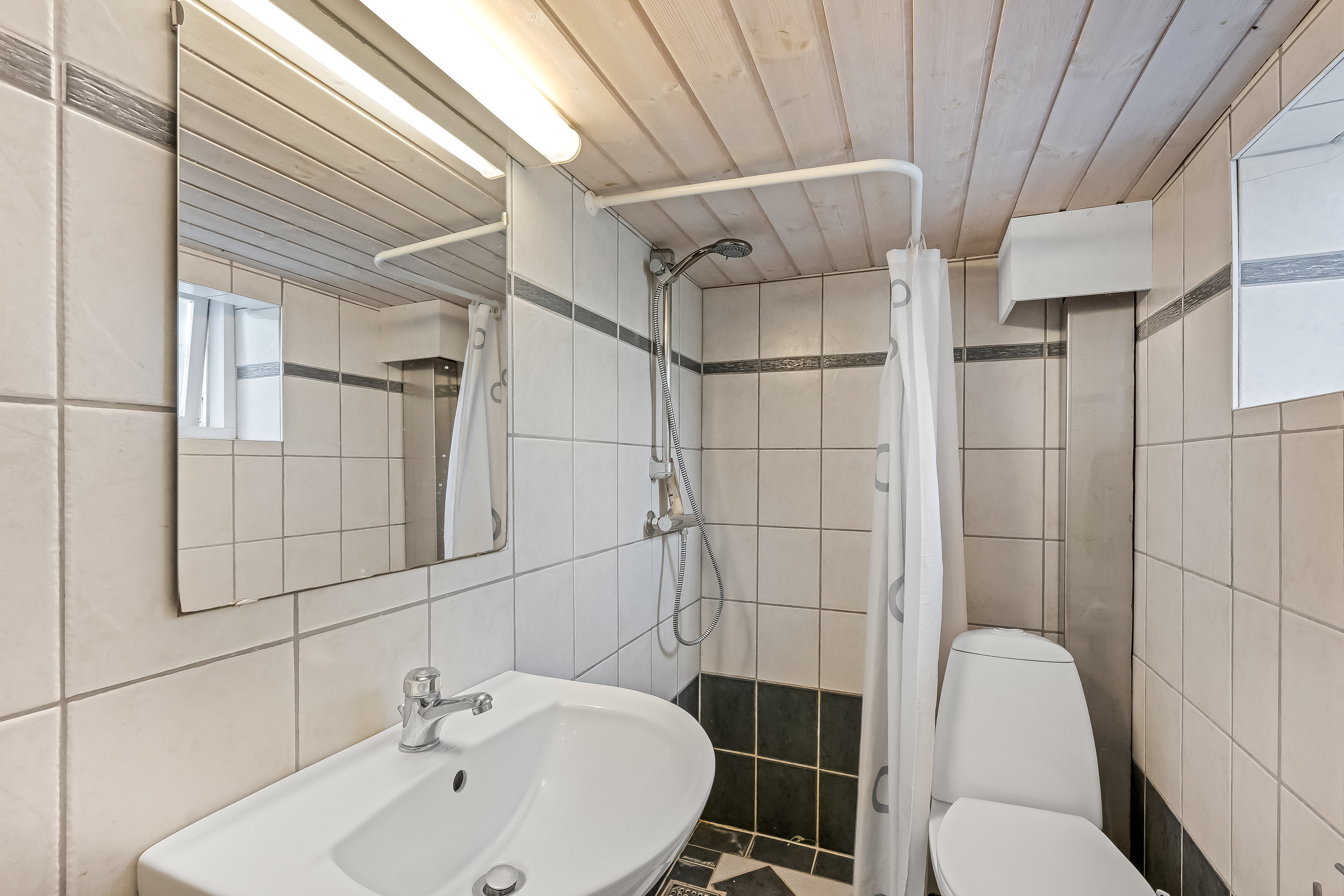 Fremhævet badeværelse billede i fuldskærmstilstand. Billede af Østergade 51, 6900 Skjern