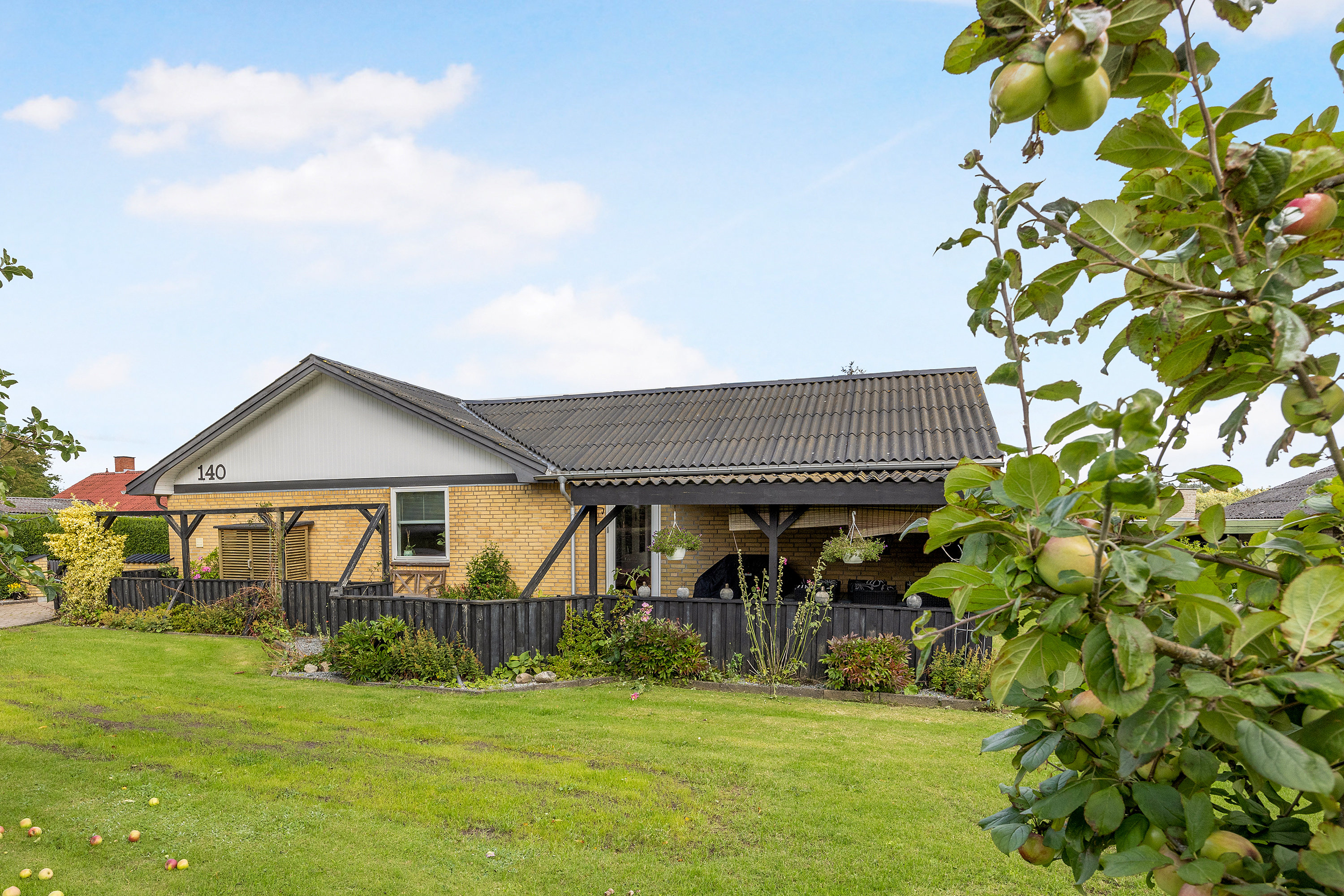 Fremhævet have billede i fuldskærmstilstand. Billede af Kirkevej 140, Tolnekirkeby, 9870 Sindal