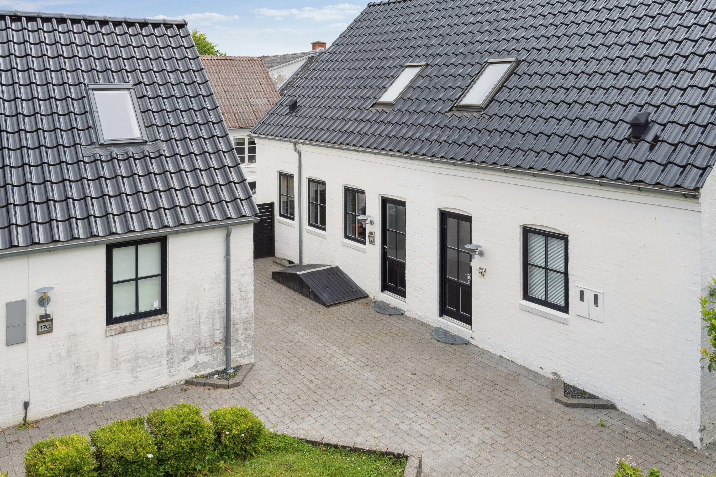 Fremhævet set fra vejen billede i fuldskærmstilstand. Billede af Samsøgade 17B, 9800 Hjørring