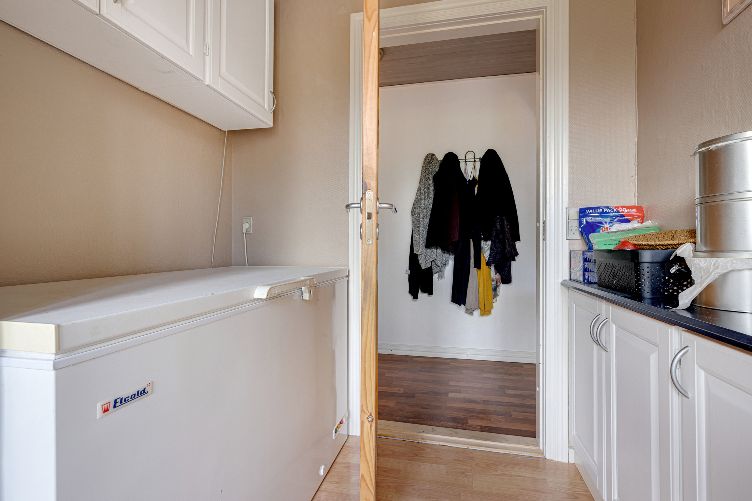 Fremhævet entré billede i fuldskærmstilstand. Billede af Kirkevej 140, Tolnekirkeby, 9870 Sindal