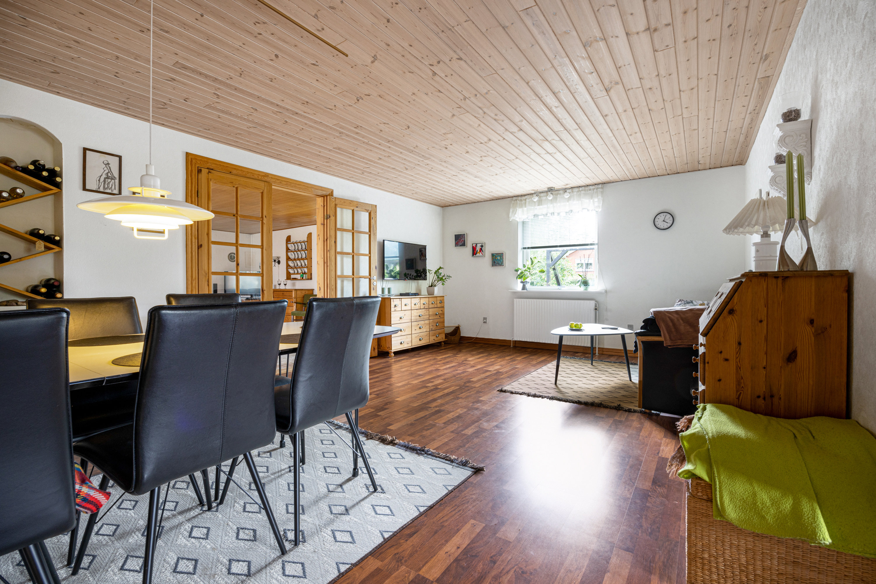 Fremhævet stue billede i fuldskærmstilstand. Billede af Kirkevej 140, Tolnekirkeby, 9870 Sindal