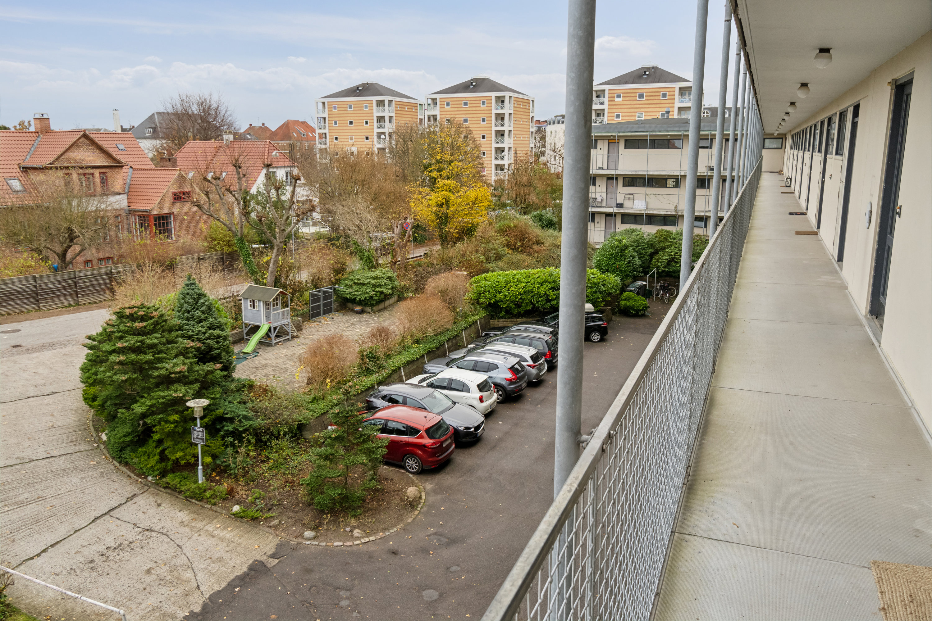 Fremhævet  billede i fuldskærmstilstand. Billede af Bernhard Bangs Alle 4, 2. 50., 2000 Frederiksberg