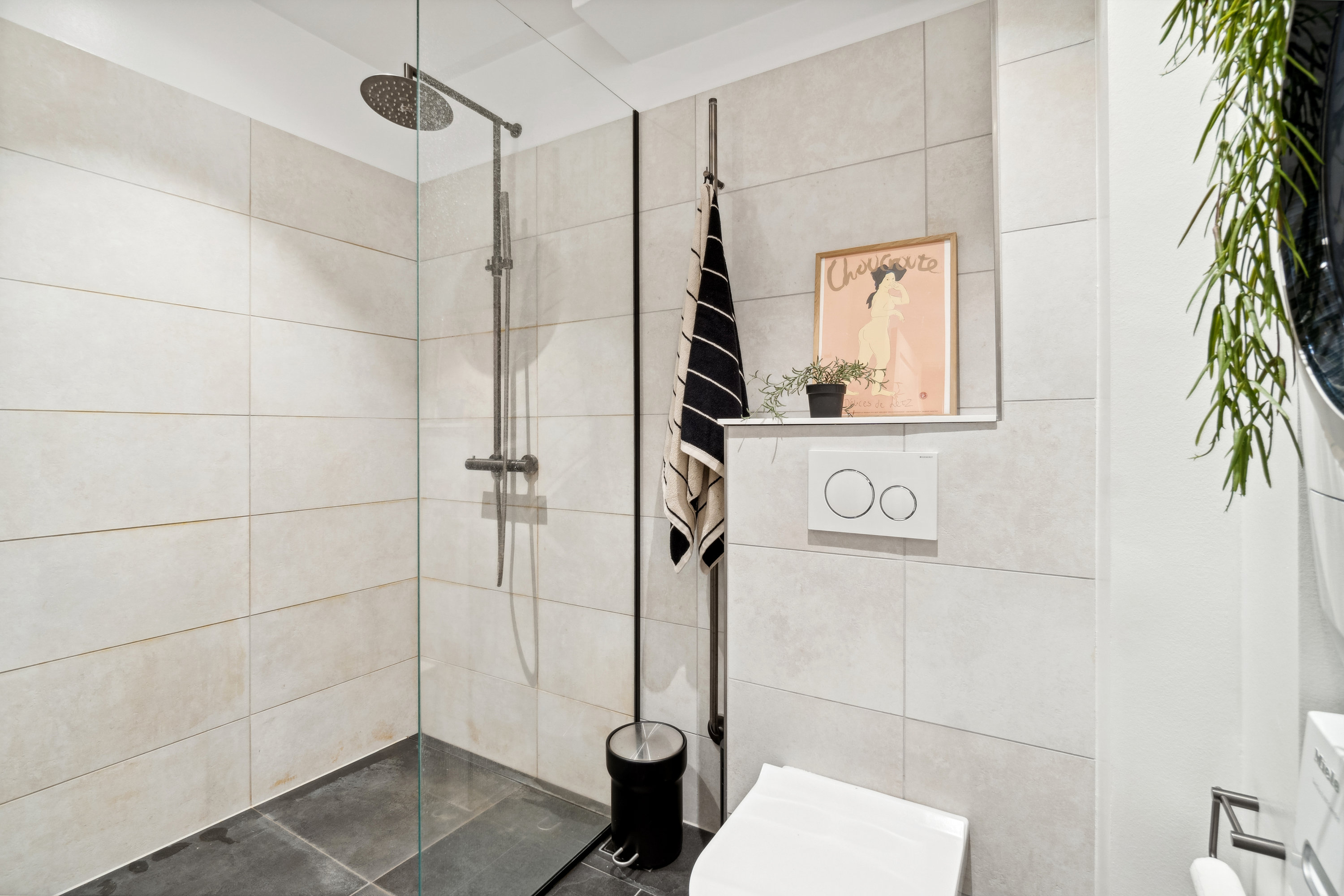 Fremhævet  billede i fuldskærmstilstand. Billede af Bernhard Bangs Alle 4, 2. 50., 2000 Frederiksberg