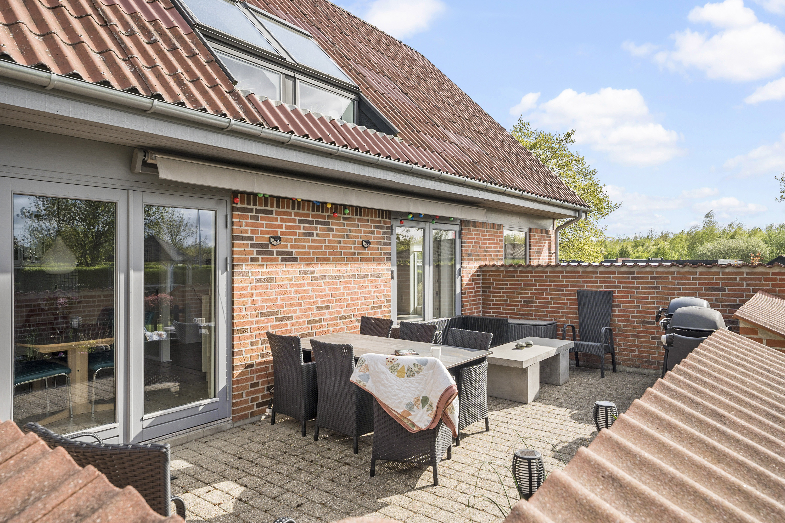 Fremhævet terrasse billede i fuldskærmstilstand. Billede af Avnbøgen 34, 8620 Kjellerup