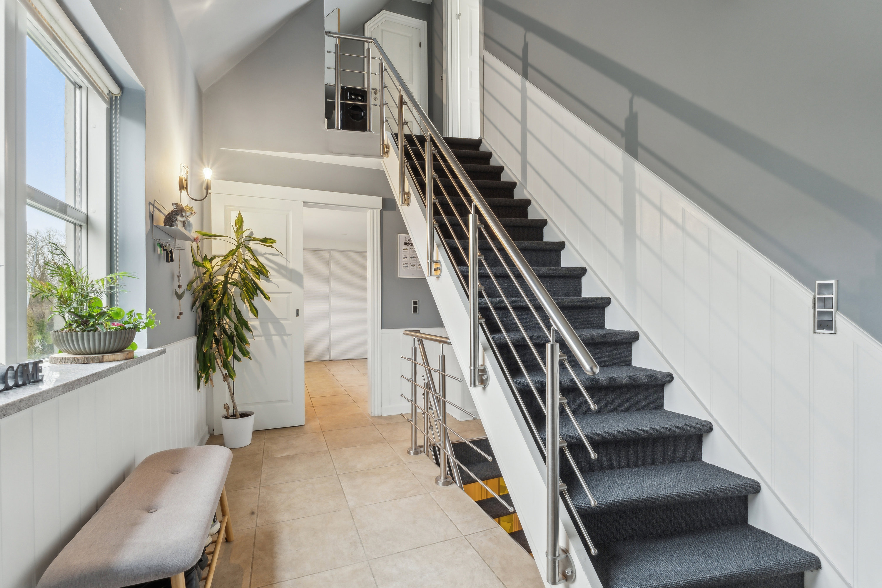 Fremhævet trappe billede i fuldskærmstilstand. Billede af Pederstrupvej 32, Slukefter, 5210 Odense NV
