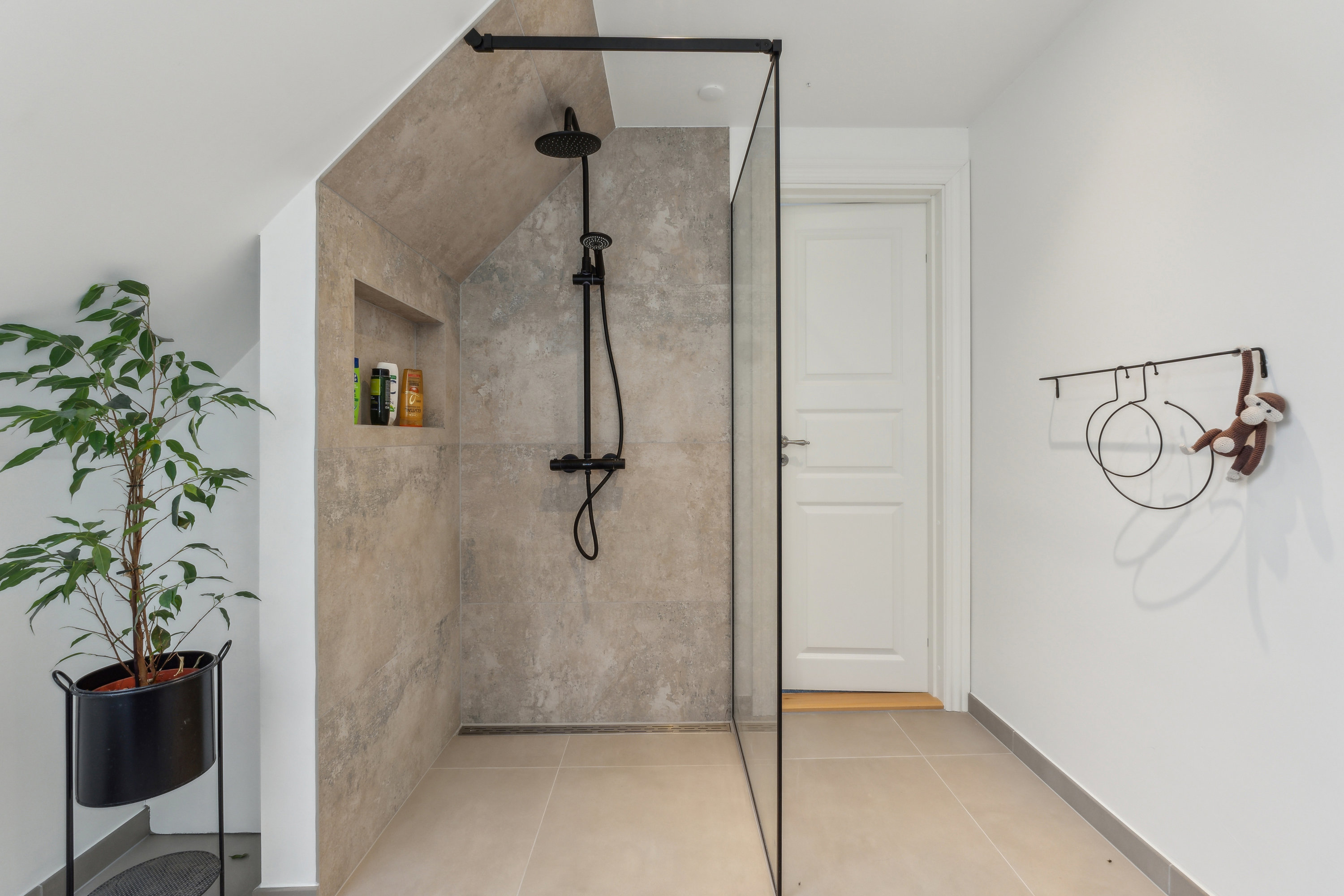 Fremhævet badeværelse billede i fuldskærmstilstand. Billede af Pederstrupvej 32, Slukefter, 5210 Odense NV