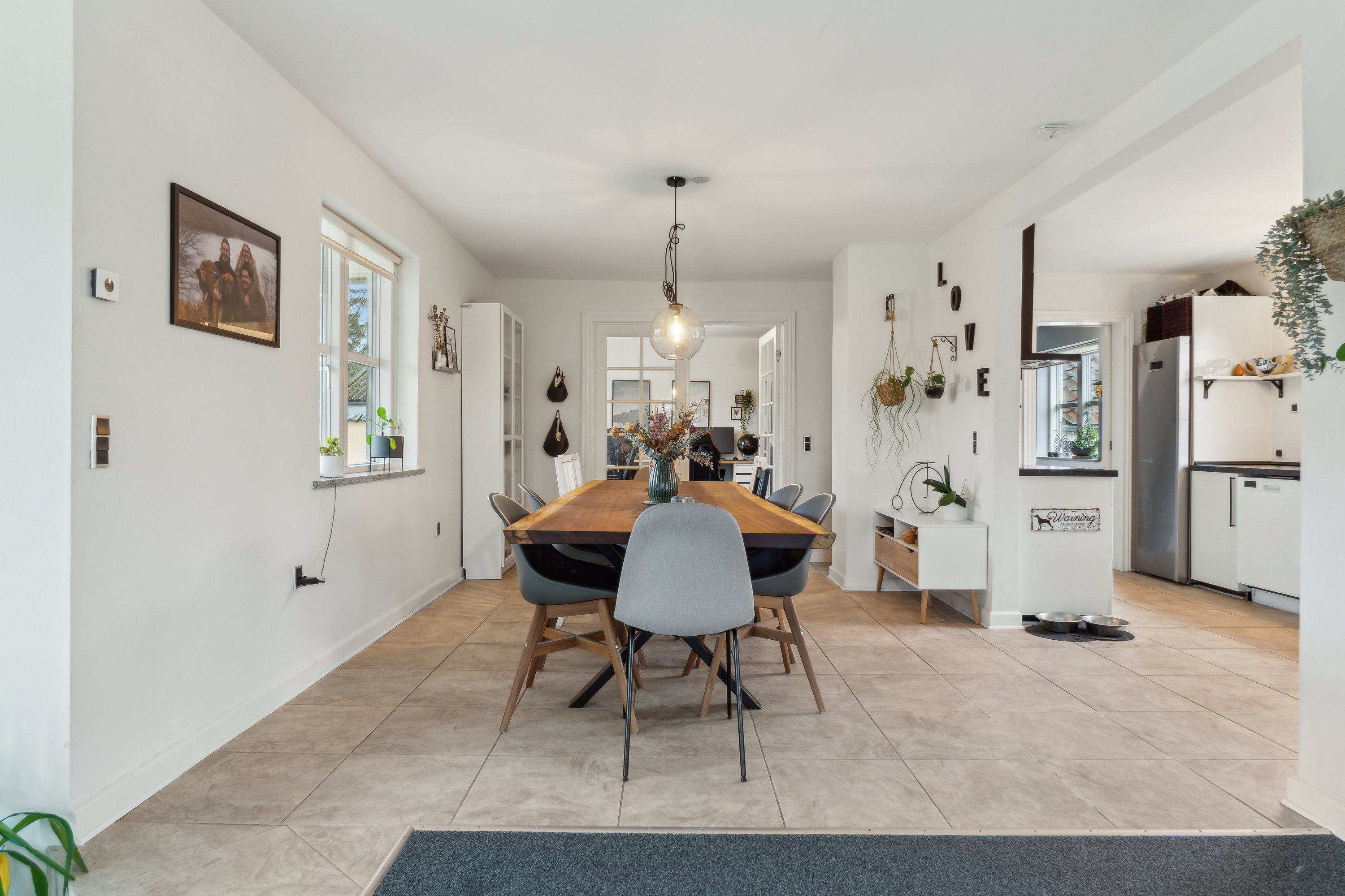 Fremhævet stue billede i fuldskærmstilstand. Billede af Pederstrupvej 32, Slukefter, 5210 Odense NV