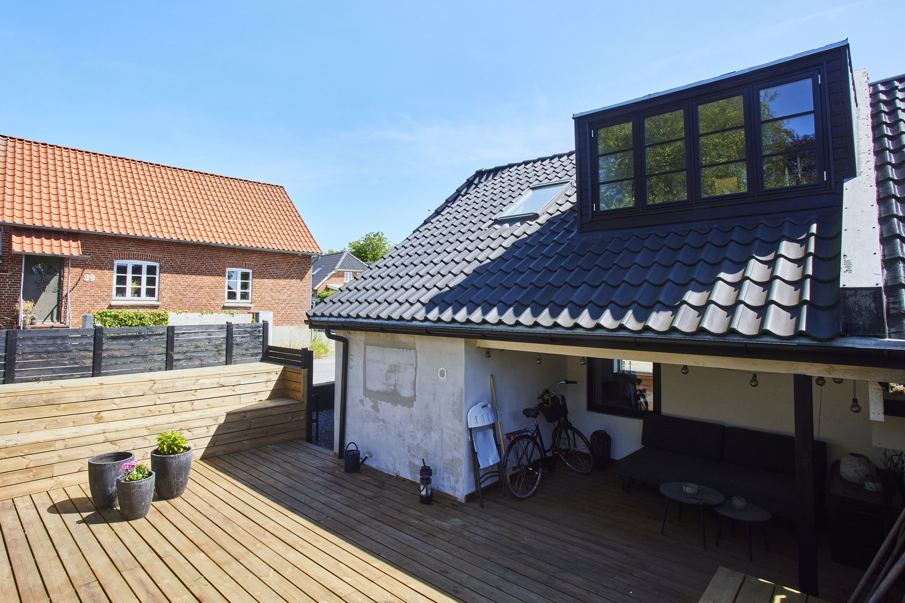 Fremhævet terrasse billede i fuldskærmstilstand. Billede af Foerlev Møllevej 37, Mesing, 8660 Skanderborg