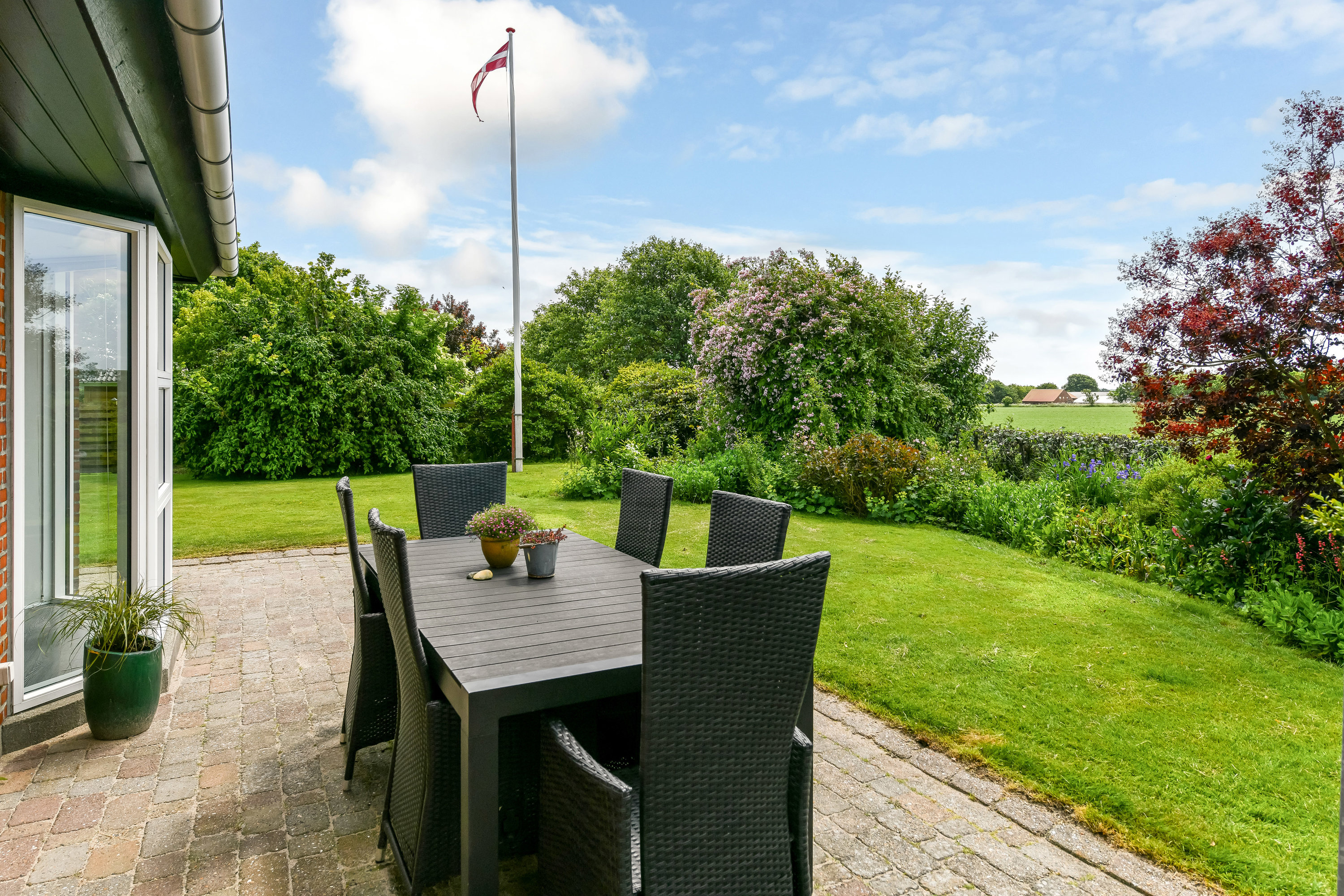 Fremhævet terrasse billede i fuldskærmstilstand. Billede af Langlivej 15, 6852 Billum