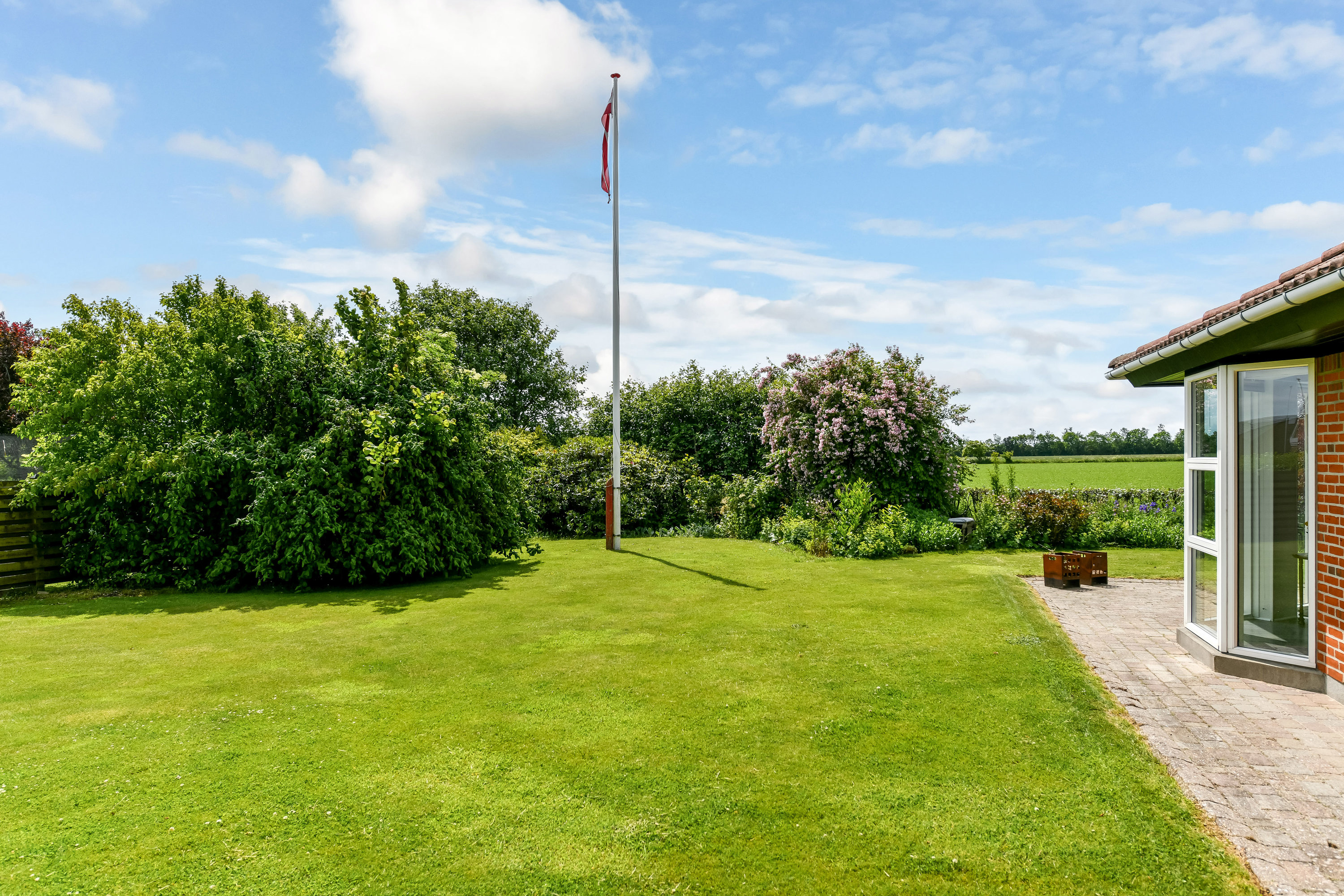 Fremhævet have billede i fuldskærmstilstand. Billede af Langlivej 15, 6852 Billum