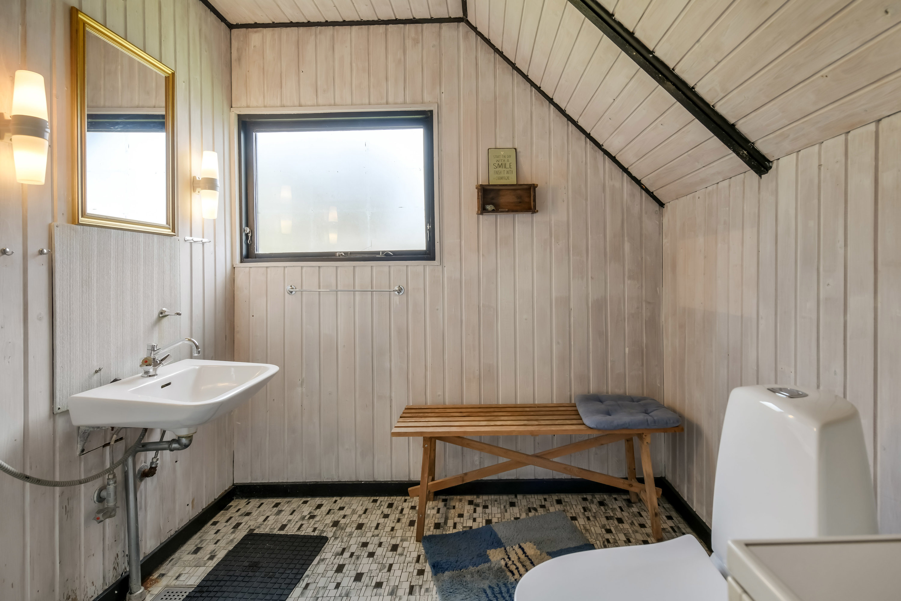 Fremhævet toilet billede i fuldskærmstilstand. Billede af Grønningen 17, 6857 Blåvand