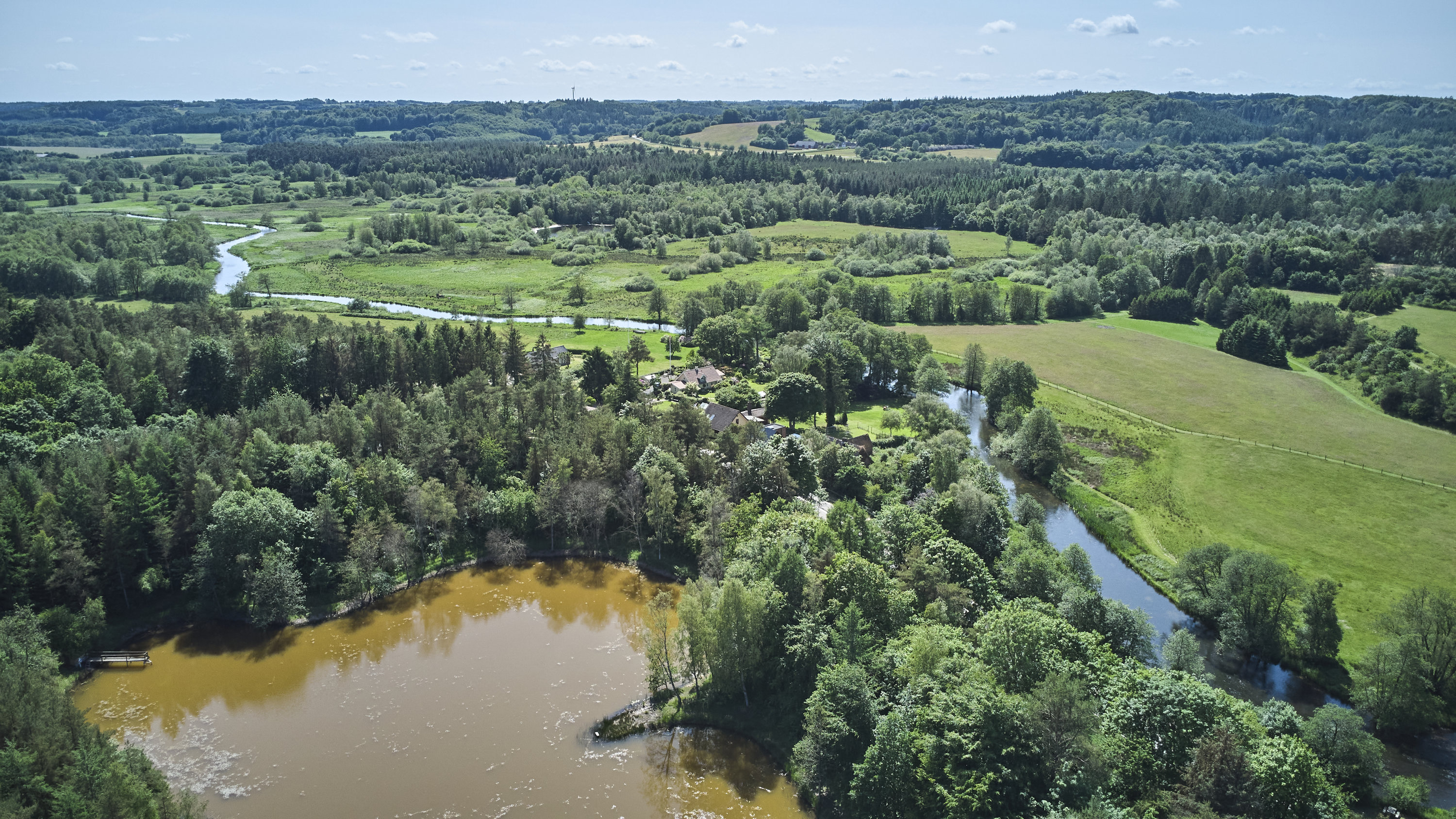 Fremhævet luftfoto billede i fuldskærmstilstand. Billede af Holmekollen 8, Voervadsbro, 8660 Skanderborg