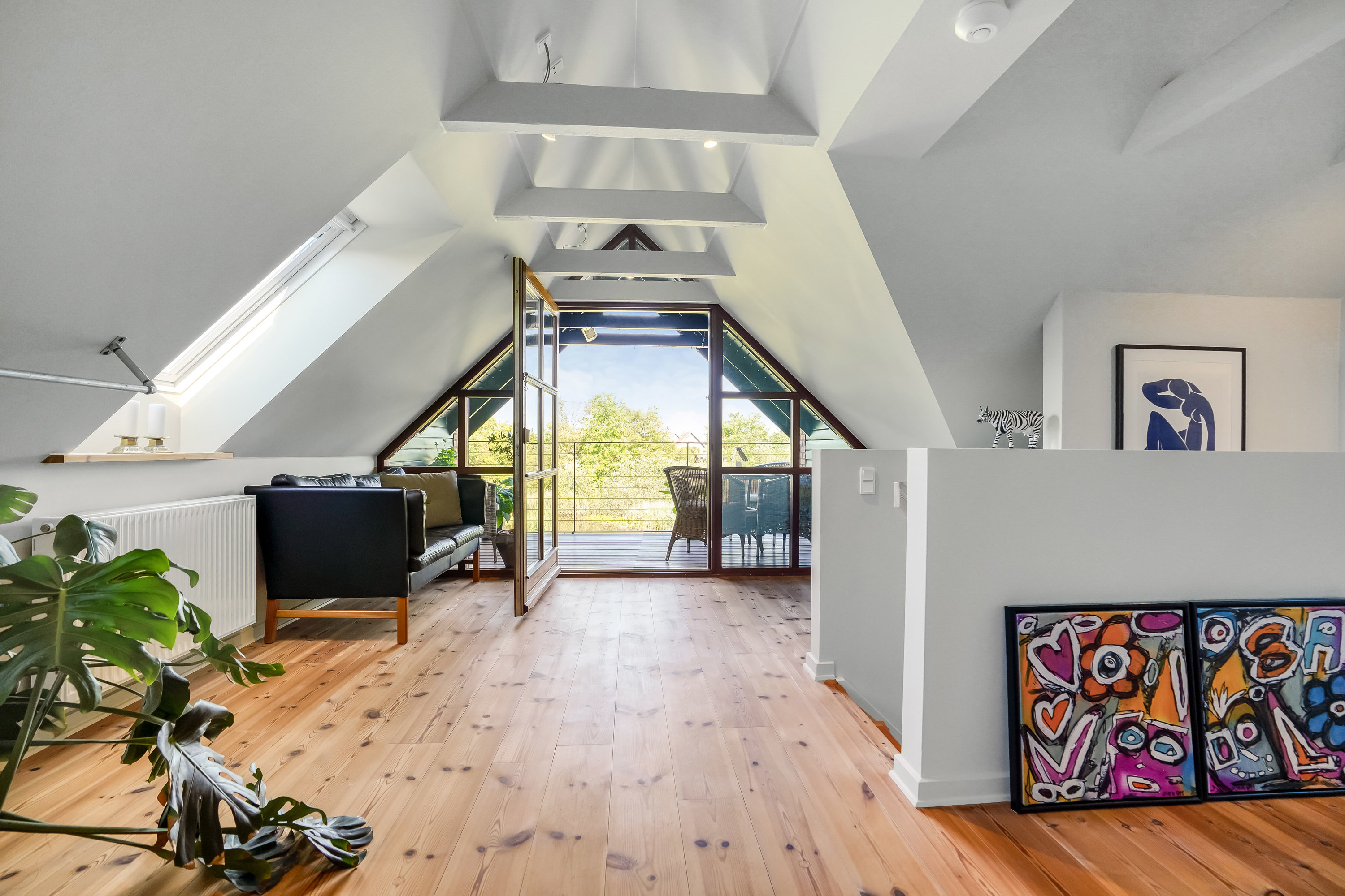 Fremhævet stue billede i fuldskærmstilstand. Billede af Pæonvænget 17, 5000 Odense C