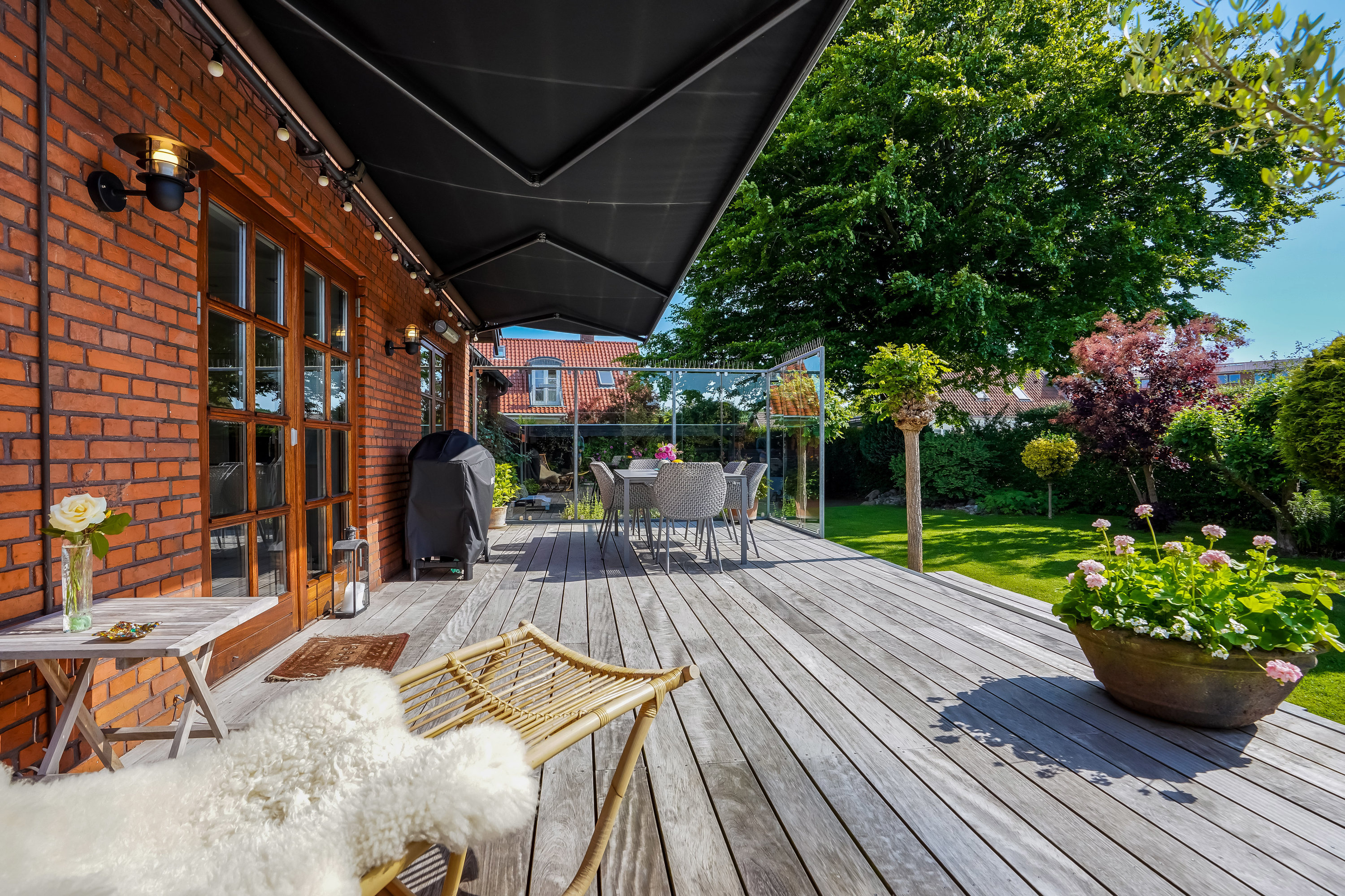 Fremhævet terrasse billede i fuldskærmstilstand. Billede af Pæonvænget 17, 5000 Odense C