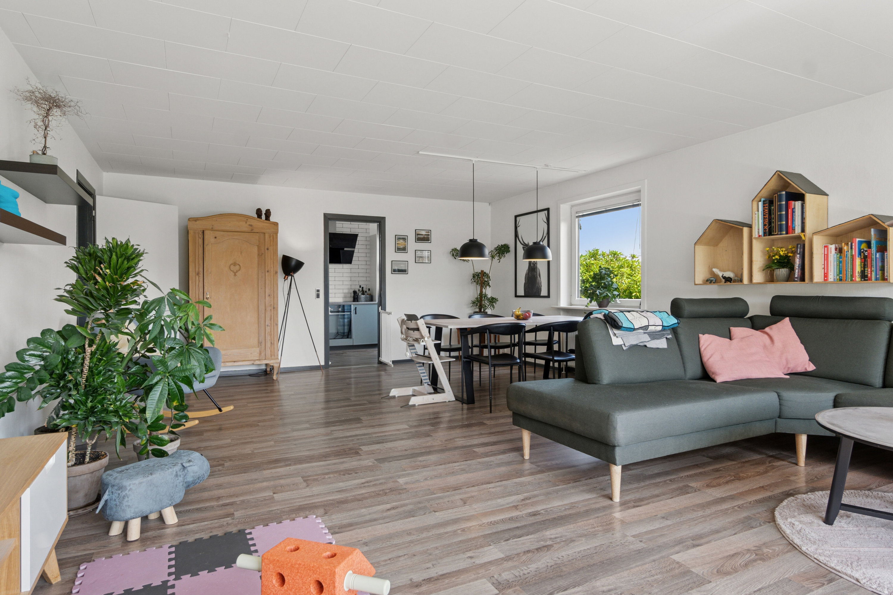 Fremhævet stue billede i fuldskærmstilstand. Billede af Niels Ebbesensvej 5, 7770 Vestervig