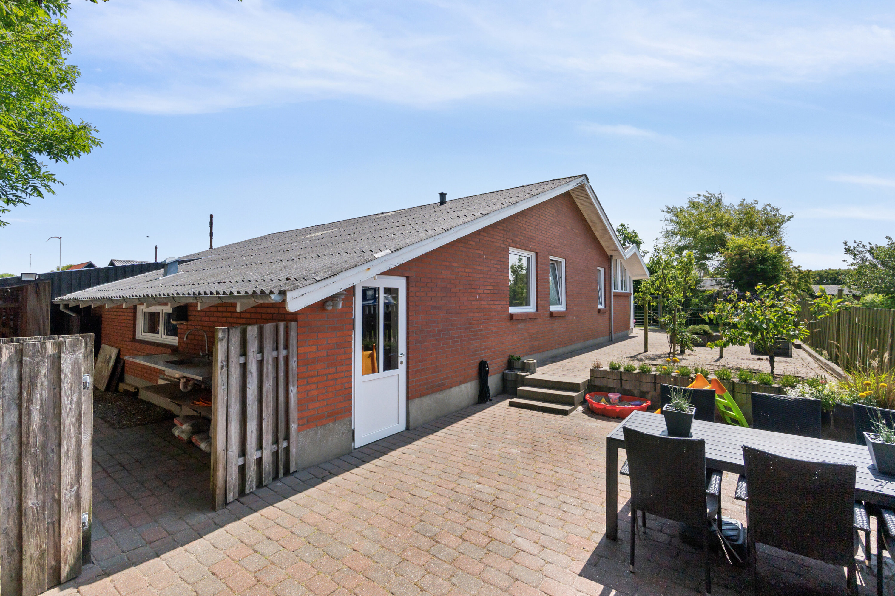 Fremhævet terrasse billede i fuldskærmstilstand. Billede af Niels Ebbesensvej 5, 7770 Vestervig