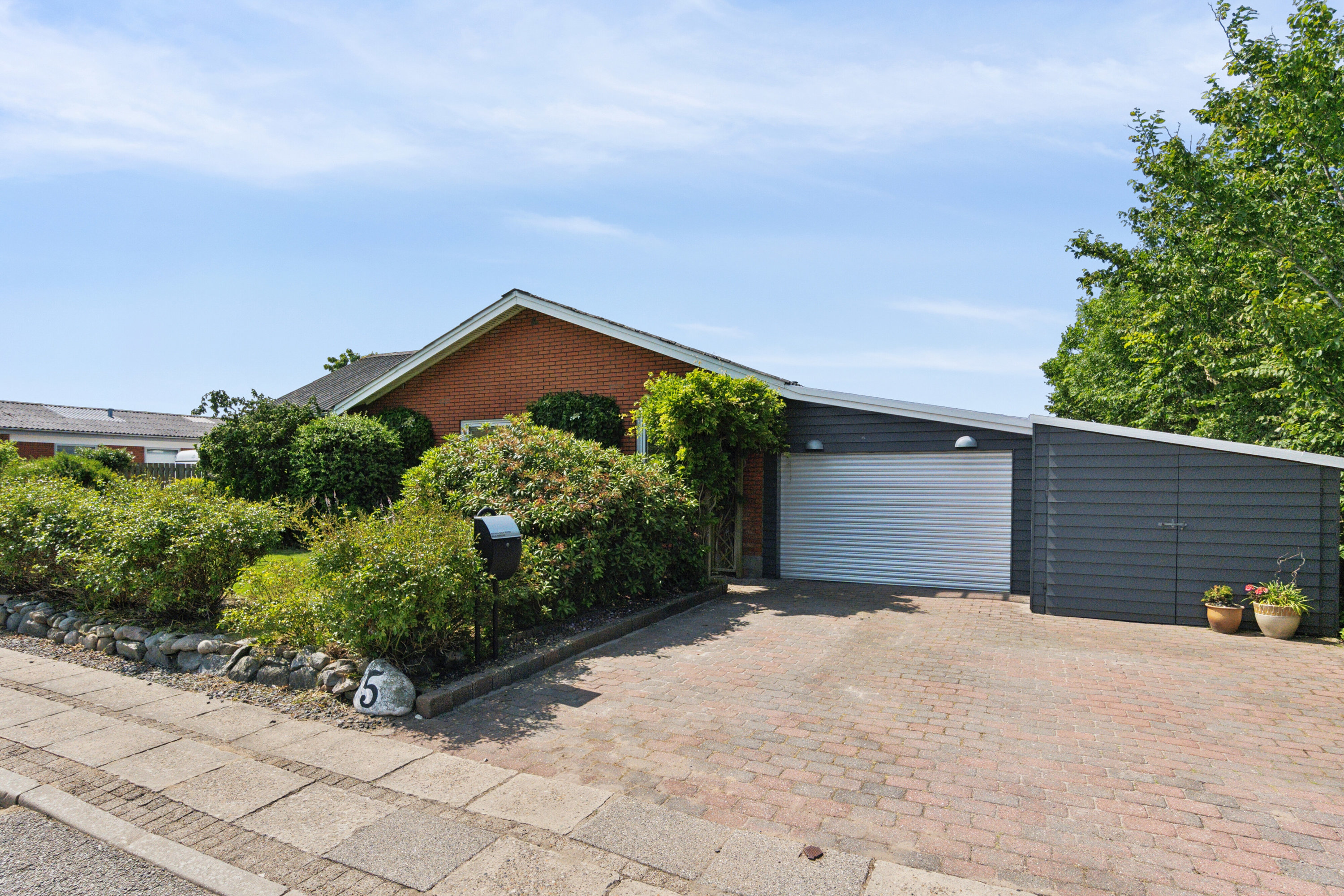 Miniaturebillede 2: set fra vejen. Billede af Niels Ebbesensvej 5, 7770 Vestervig