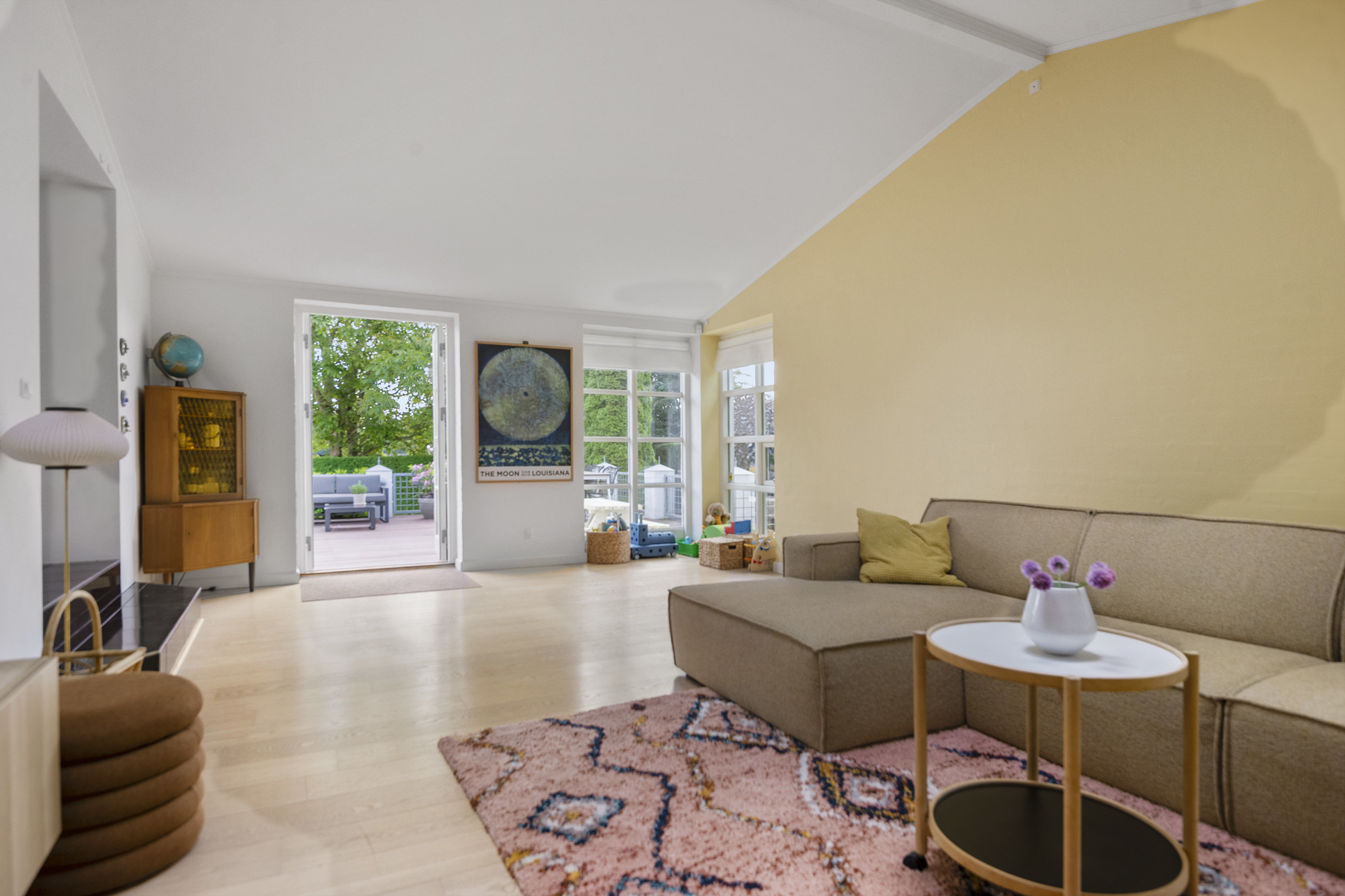 Fremhævet stue billede i fuldskærmstilstand. Billede af Århusvej 60, 8300 Odder