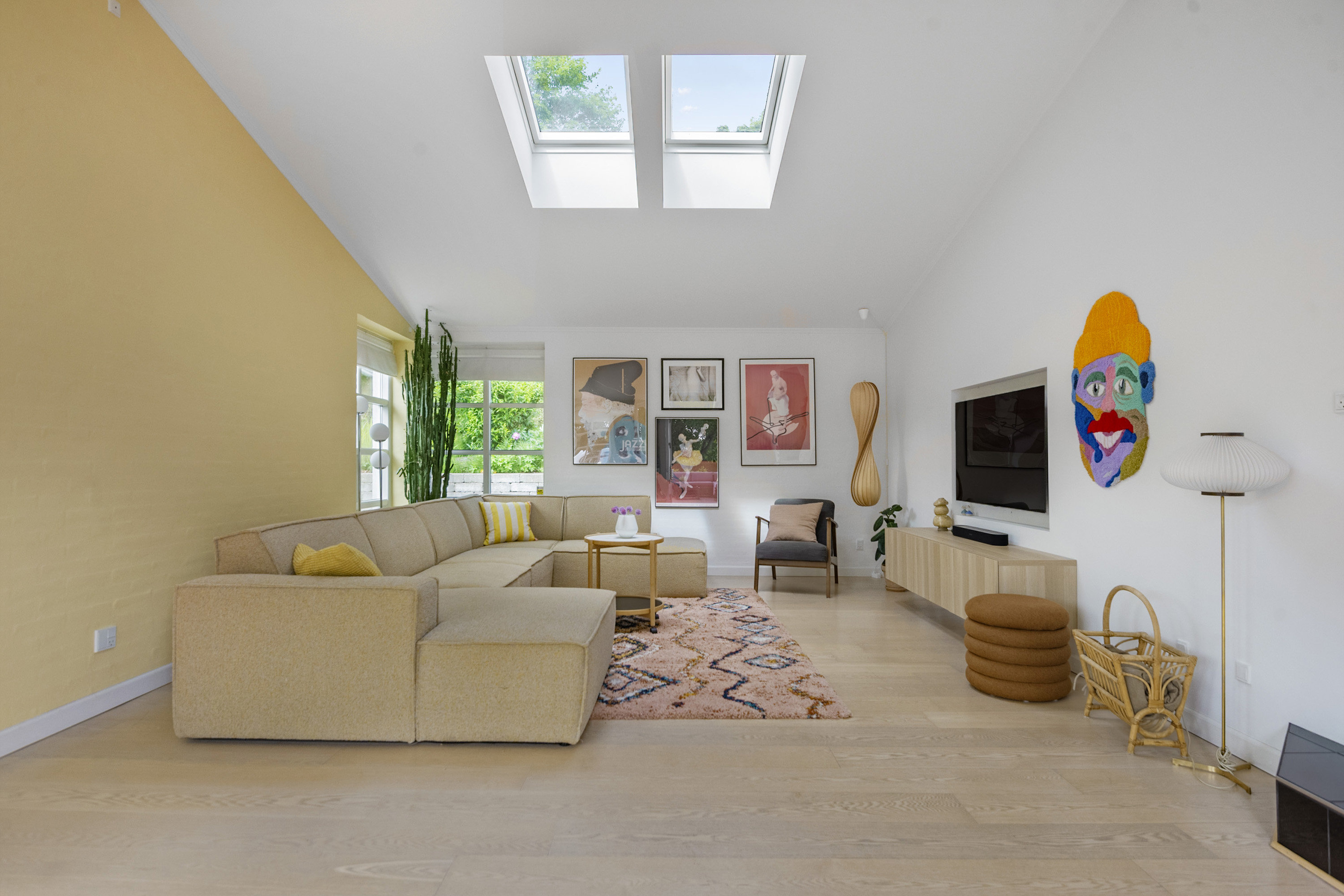 Fremhævet stue billede i fuldskærmstilstand. Billede af Århusvej 60, 8300 Odder