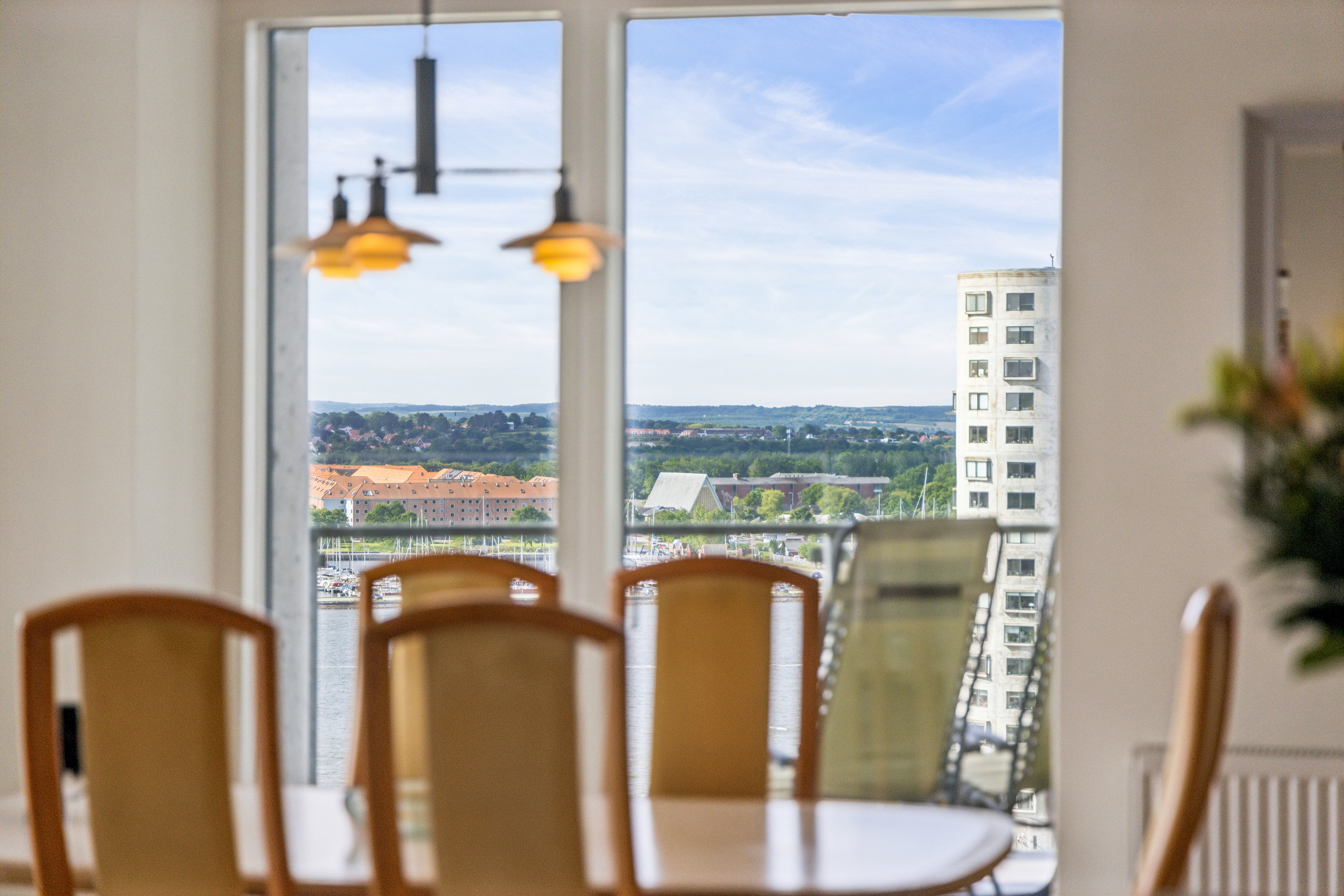 Fremhævet stue billede i fuldskærmstilstand. Billede af Julius Posselts Vej 3A, 13. 6., 9400 Nørresundby