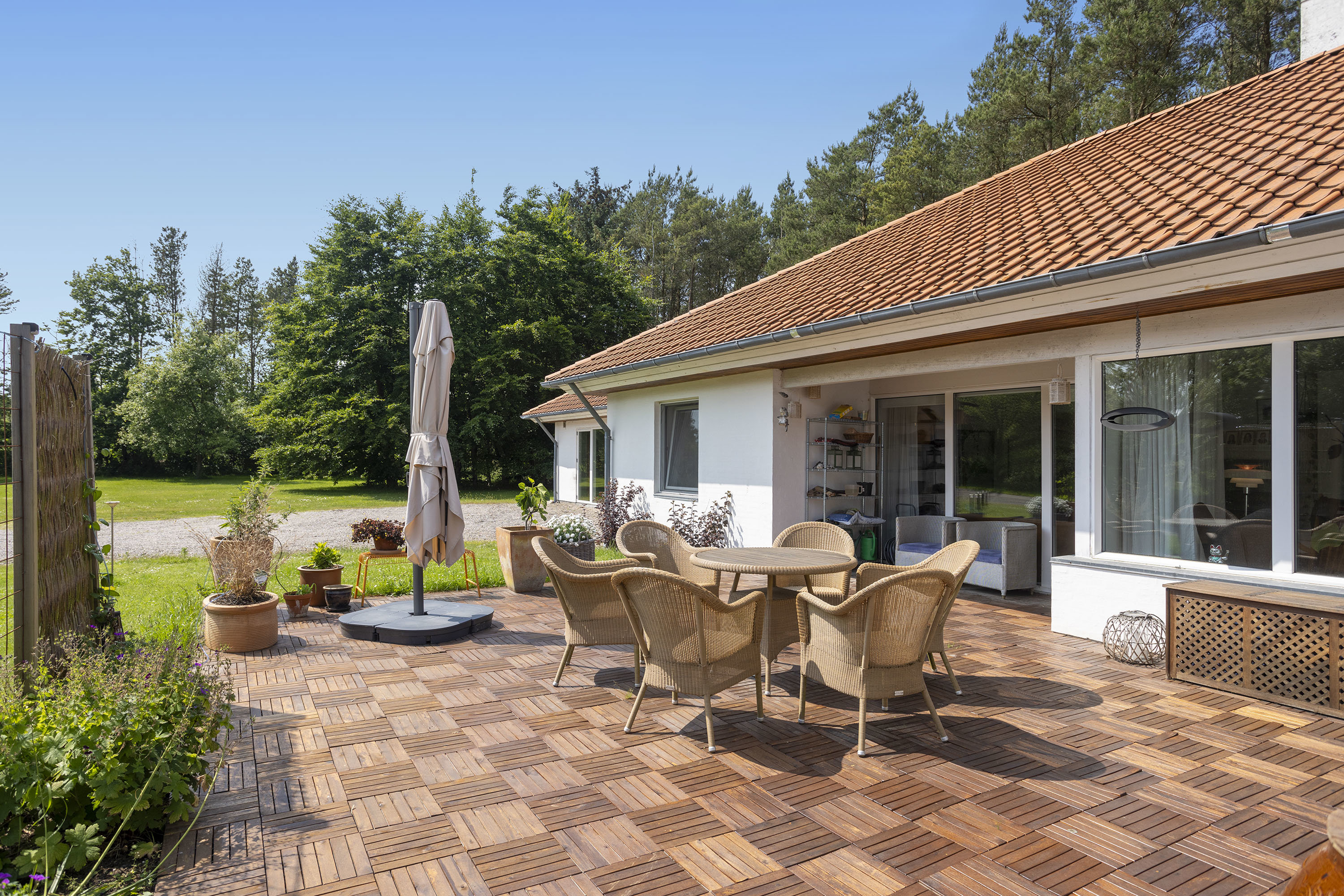 Fremhævet terrasse billede i fuldskærmstilstand. Billede af Sandenvej 1, Lyngså, 9300 Sæby