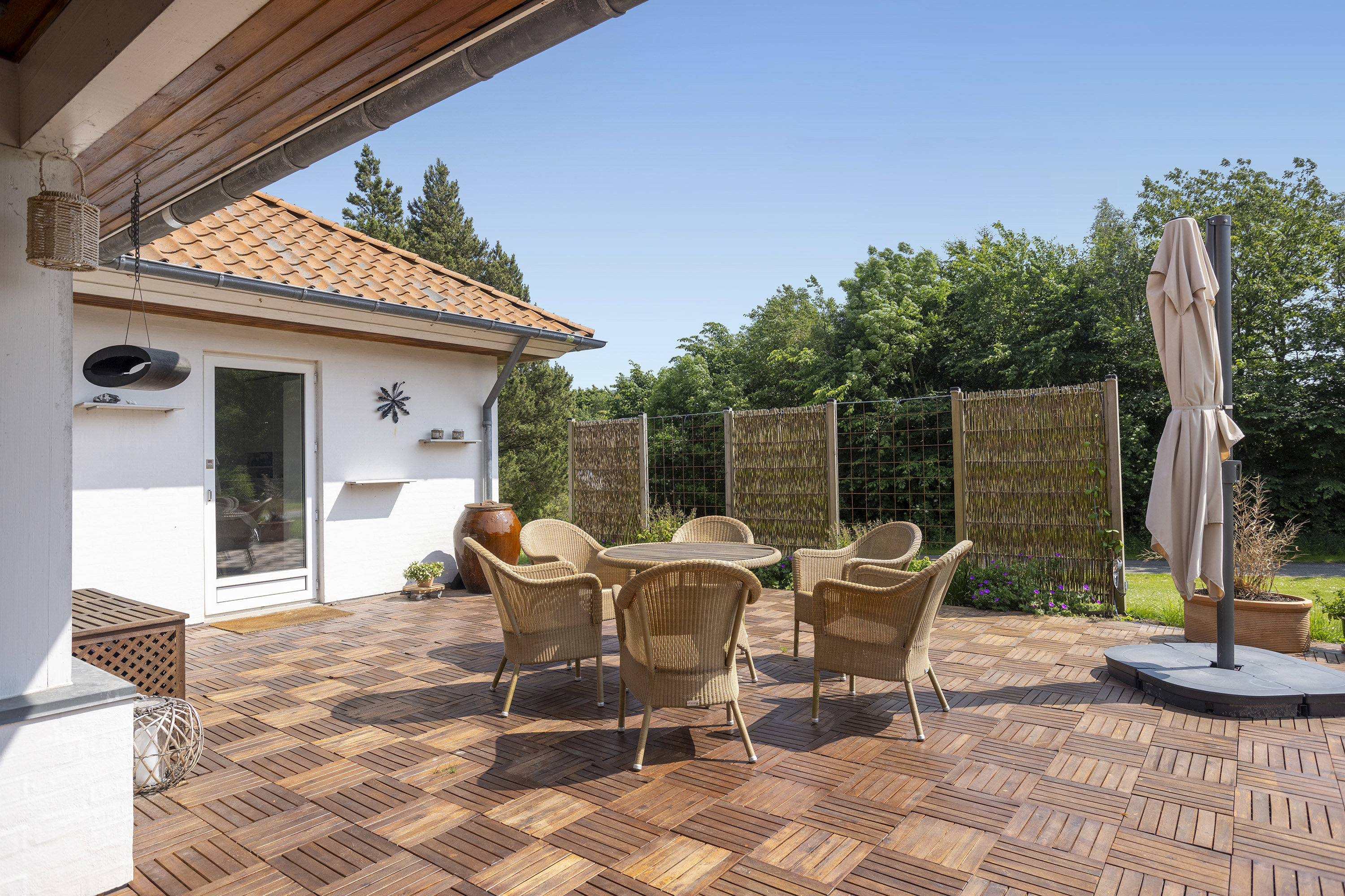 Fremhævet terrasse billede i fuldskærmstilstand. Billede af Sandenvej 1, Lyngså, 9300 Sæby