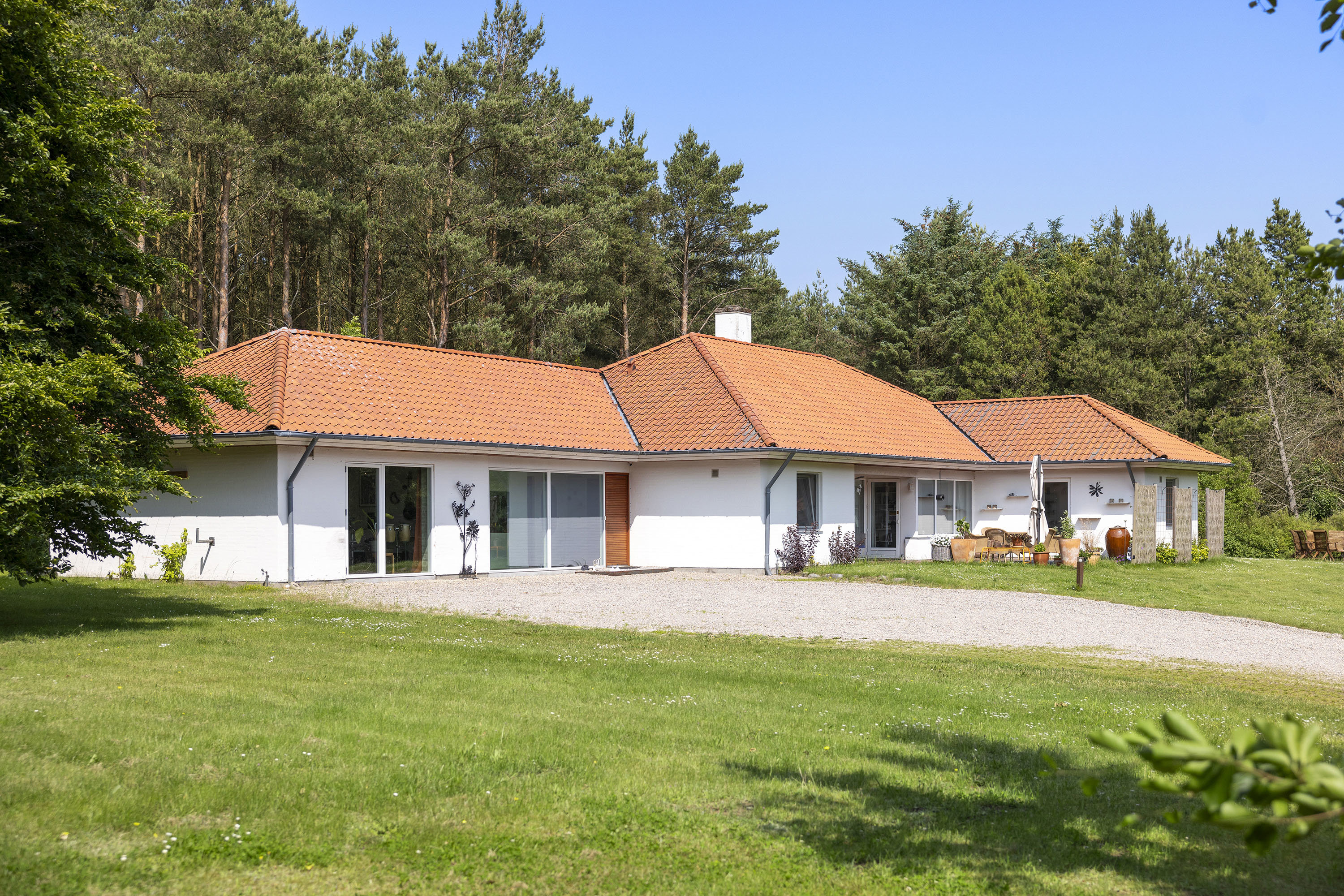 Fremhævet facade billede i fuldskærmstilstand. Billede af Sandenvej 1, Lyngså, 9300 Sæby