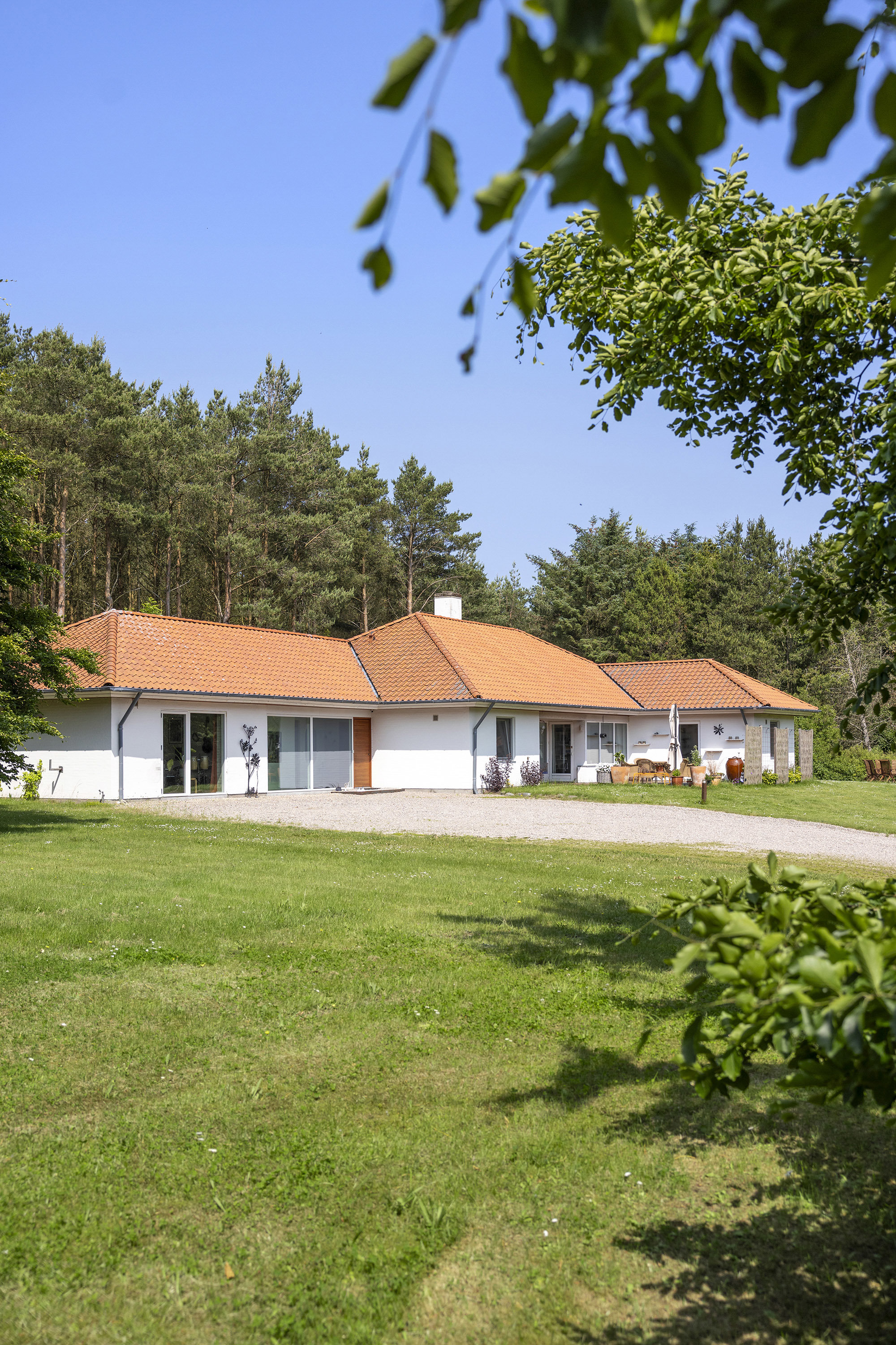 Fremhævet facade billede i fuldskærmstilstand. Billede af Sandenvej 1, Lyngså, 9300 Sæby