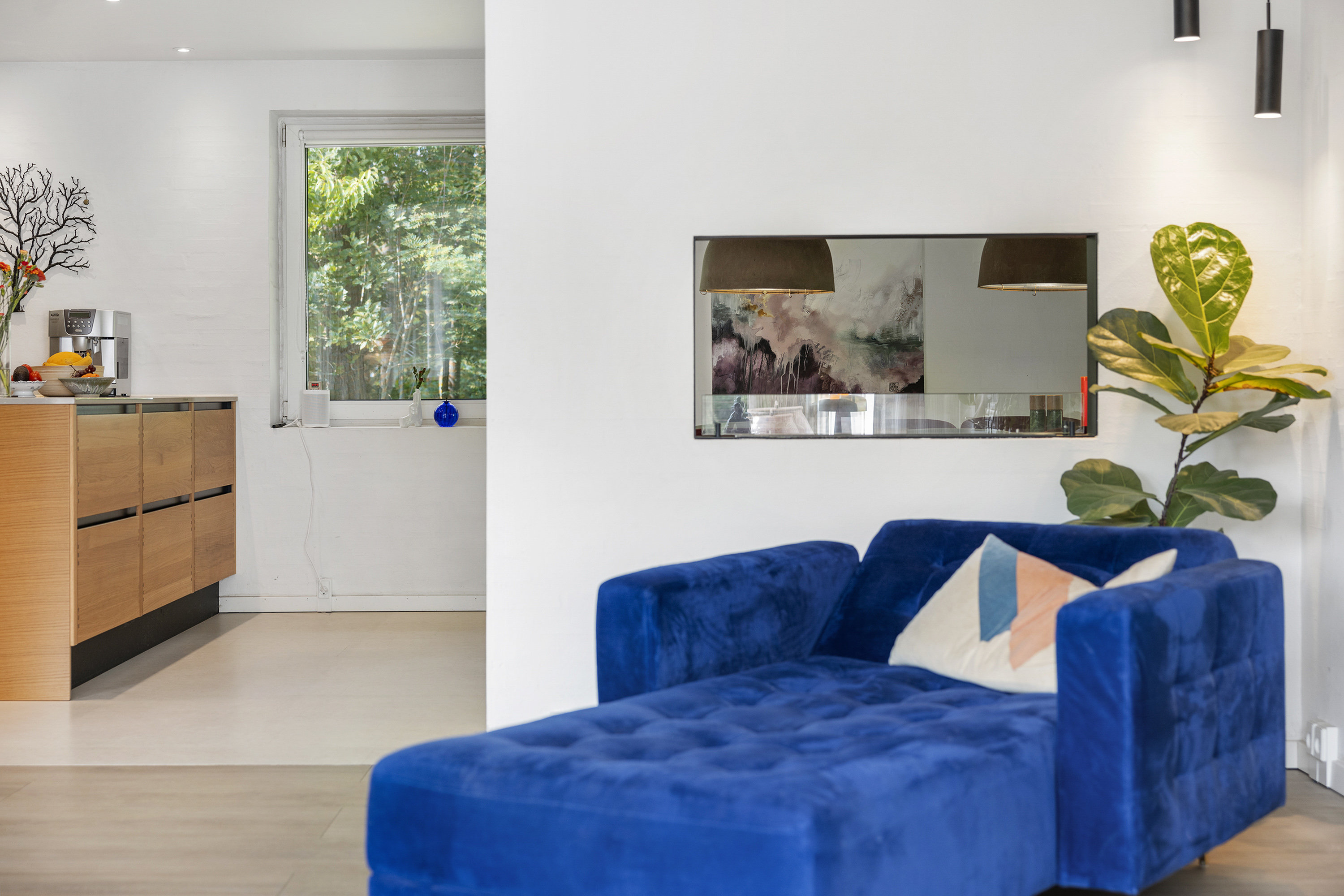 Fremhævet stue billede i fuldskærmstilstand. Billede af Sandenvej 1, Lyngså, 9300 Sæby