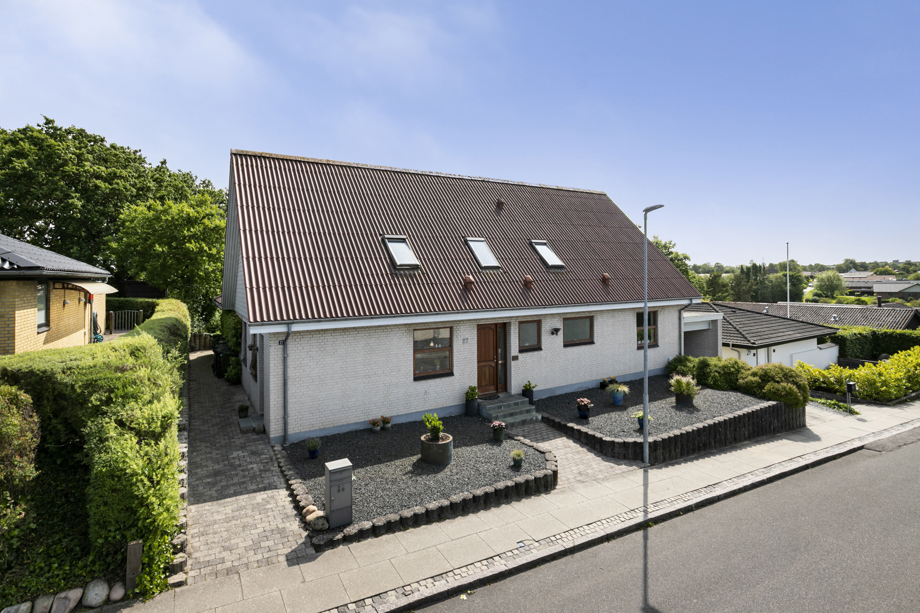 Fremhævet facade billede i fuldskærmstilstand. Billede af Dr. Margrethes Vej 27, 9600 Aars