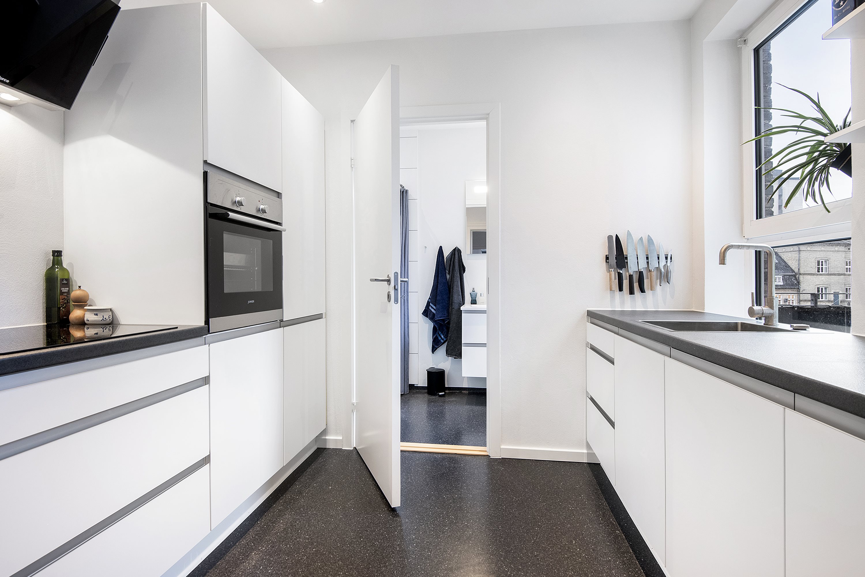 Fremhævet køkken billede i fuldskærmstilstand. Billede af Reberbansgade 3, 2., 9000 Aalborg