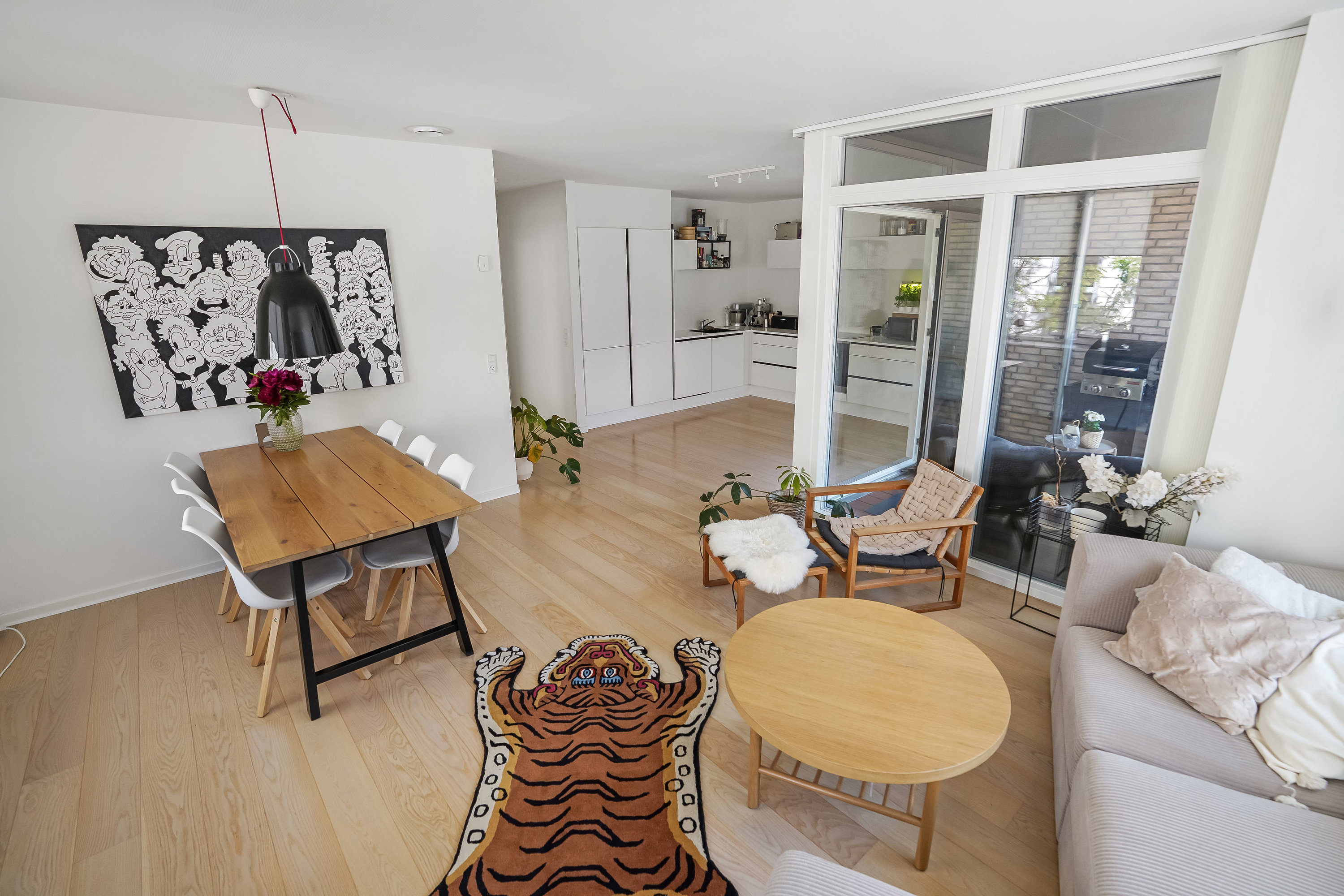 Fremhævet stue billede i fuldskærmstilstand. Billede af Carl Nielsens Kvarter 17, 1. 1., 5000 Odense C