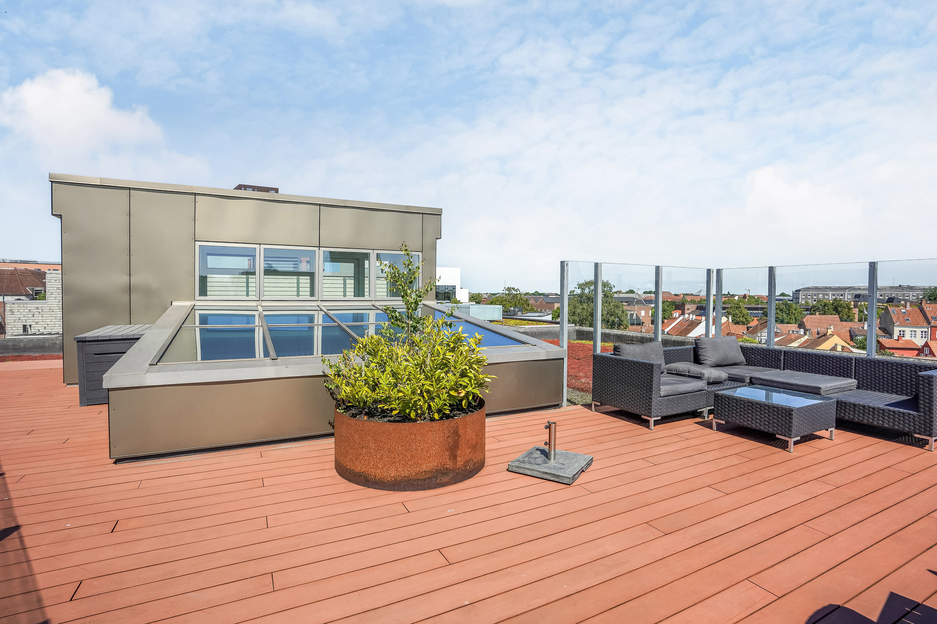 Fremhævet terrasse billede i fuldskærmstilstand. Billede af Carl Nielsens Kvarter 17, 1. 1., 5000 Odense C