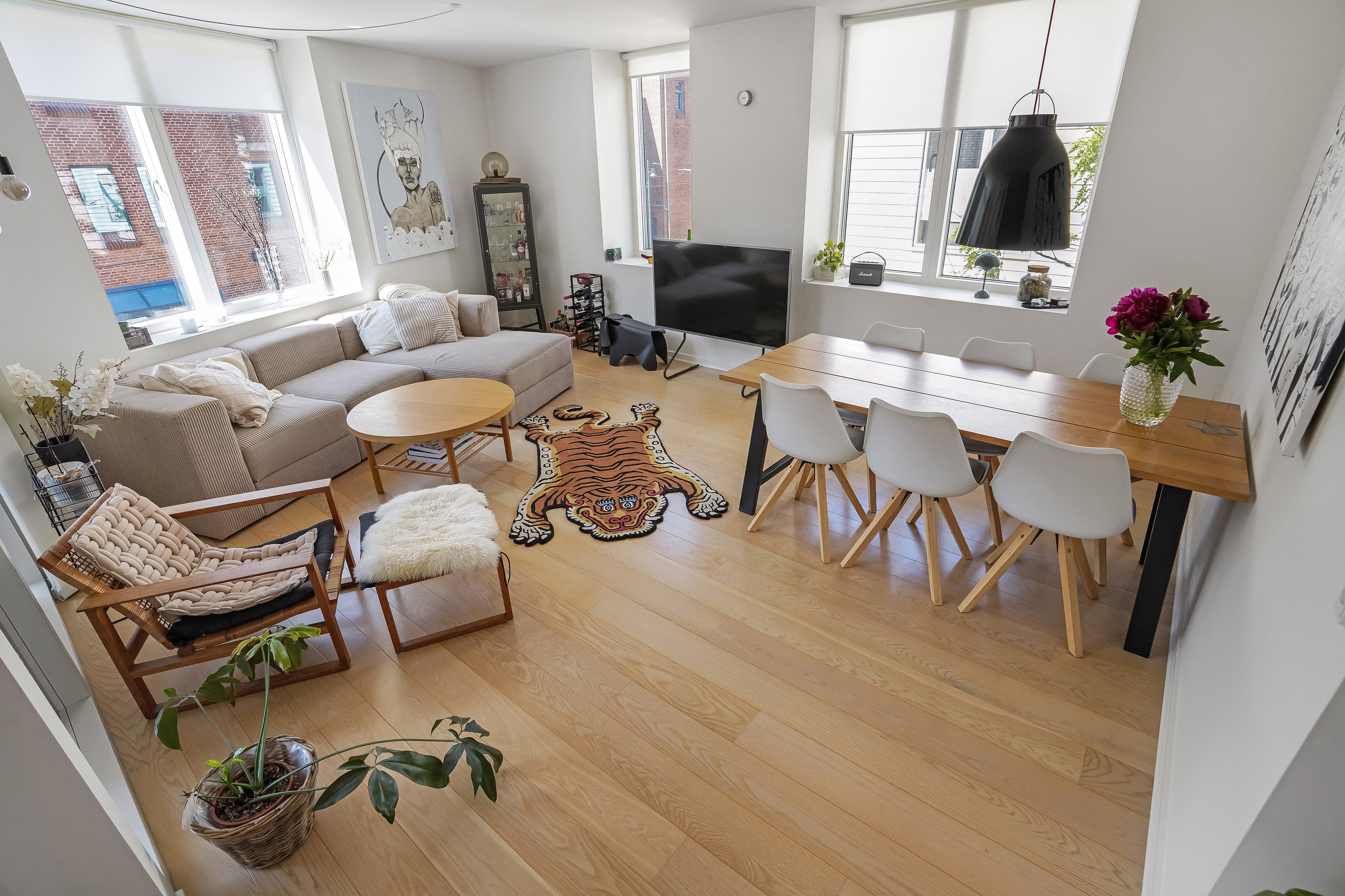 Fremhævet stue billede i fuldskærmstilstand. Billede af Carl Nielsens Kvarter 17, 1. 1., 5000 Odense C