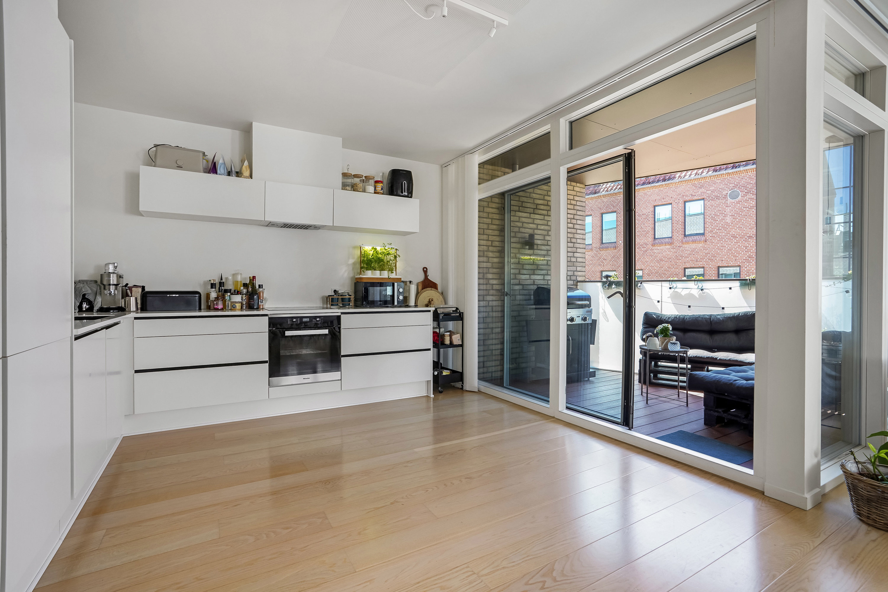 Fremhævet køkken billede i fuldskærmstilstand. Billede af Carl Nielsens Kvarter 17, 1. 1., 5000 Odense C