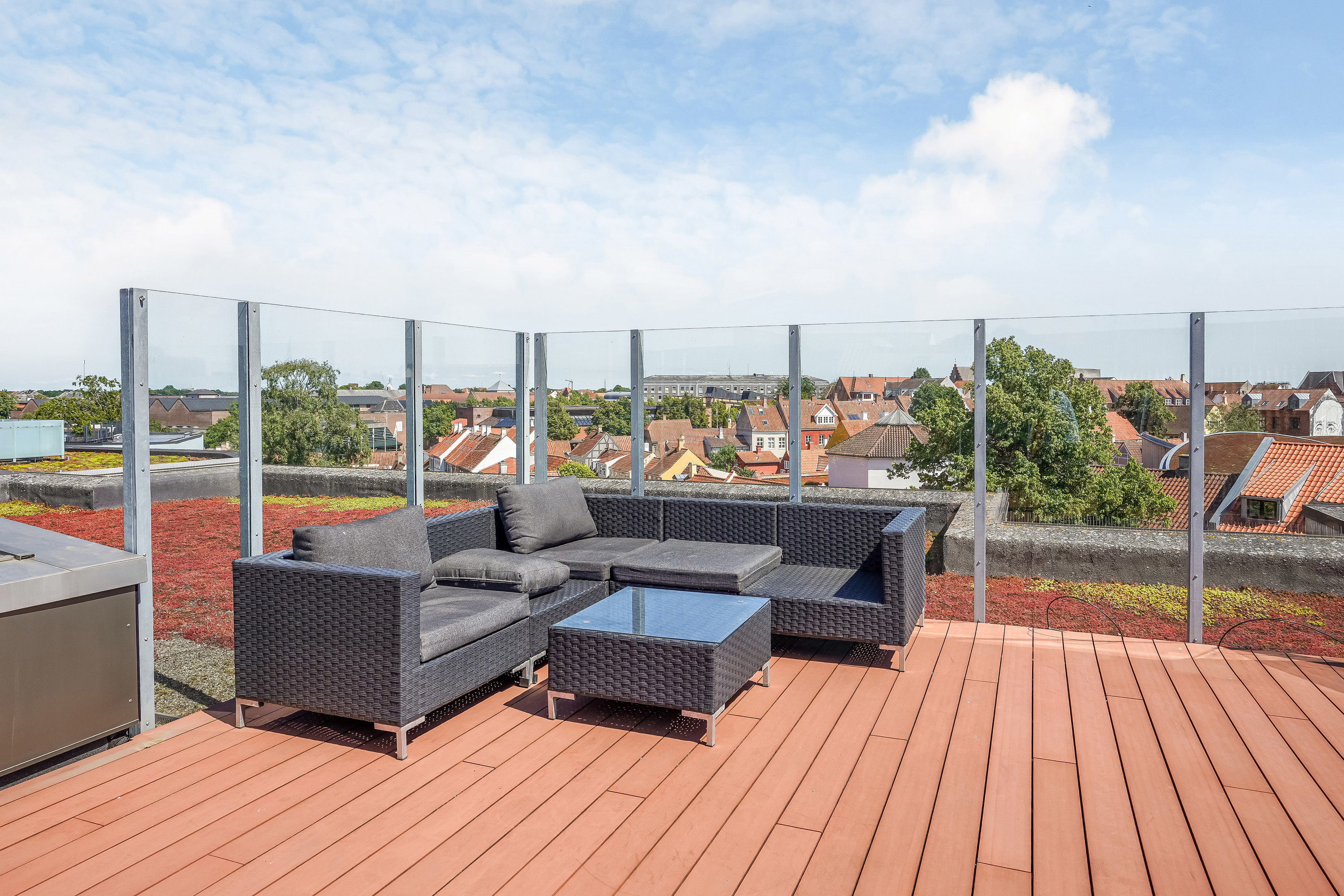 Fremhævet terrasse billede i fuldskærmstilstand. Billede af Carl Nielsens Kvarter 17, 1. 1., 5000 Odense C